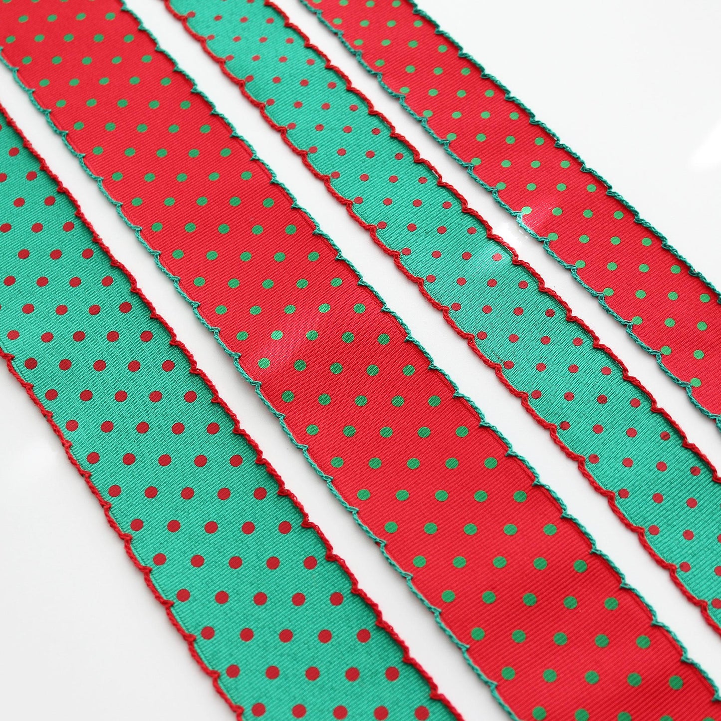 Christmas Polka Dot Scalloped Edge Ribbon 1.1"/ 1.57in x 2Yards