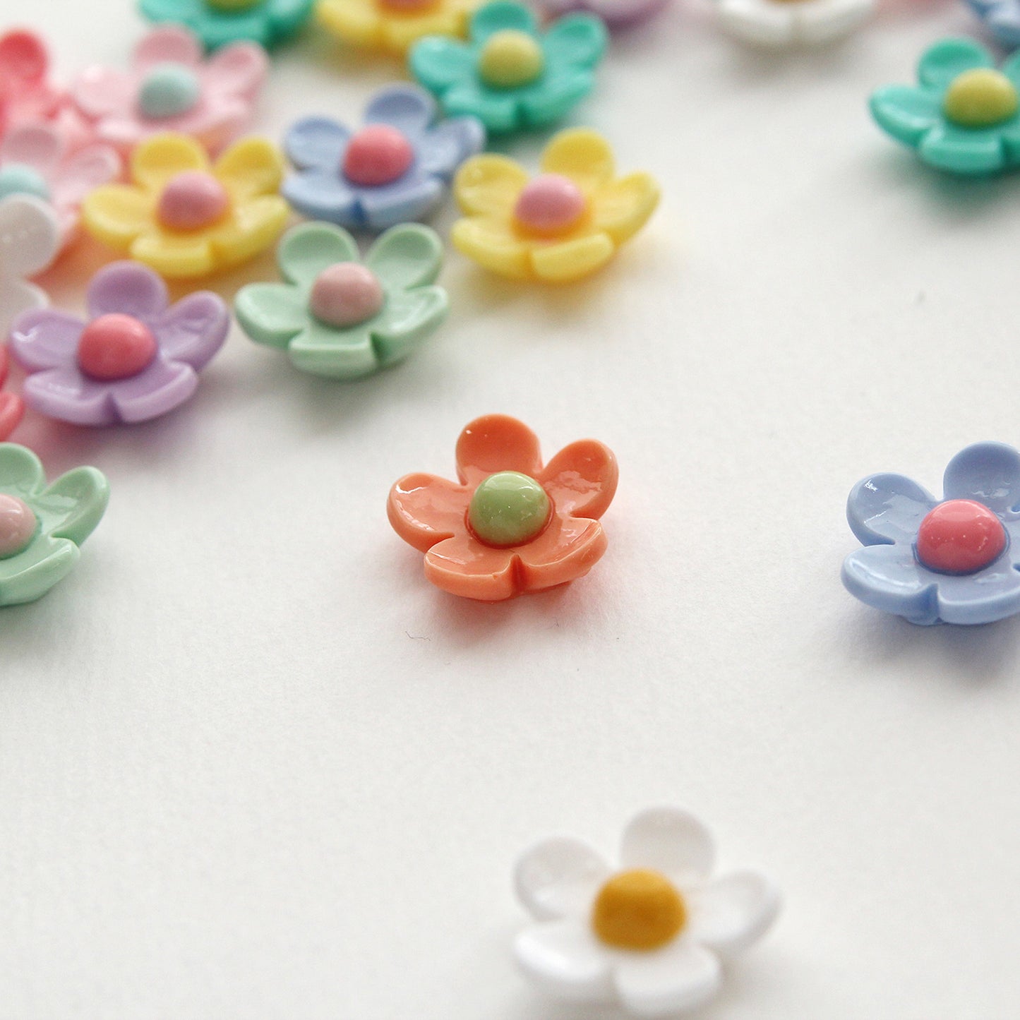 4/10pcs Pastel Acrylic Flower Deco Embellishments [P412]