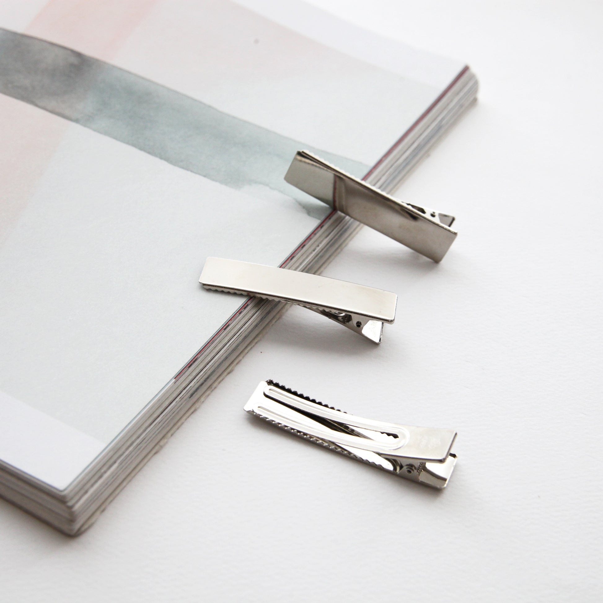 flat alligator clip