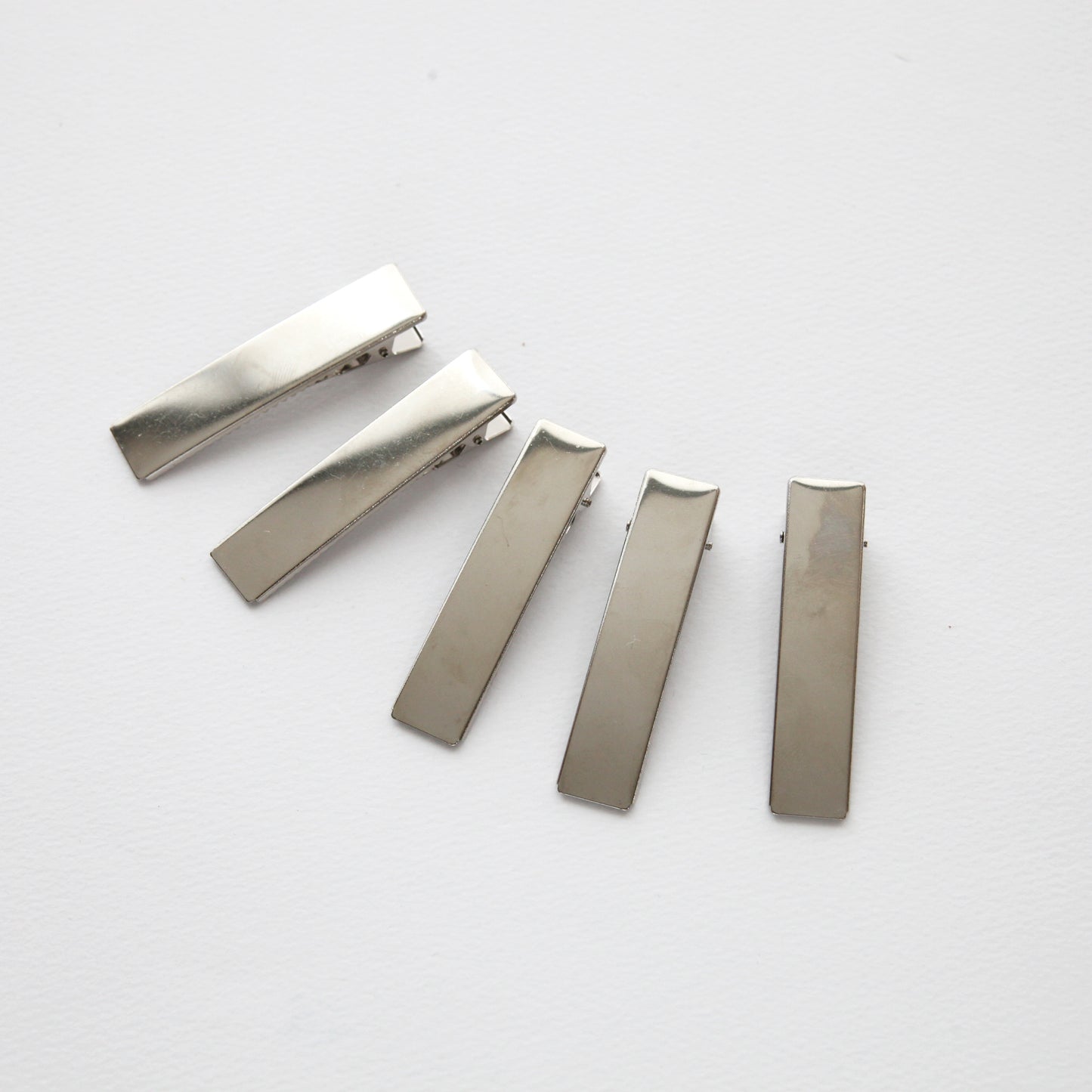 flat alligator clip