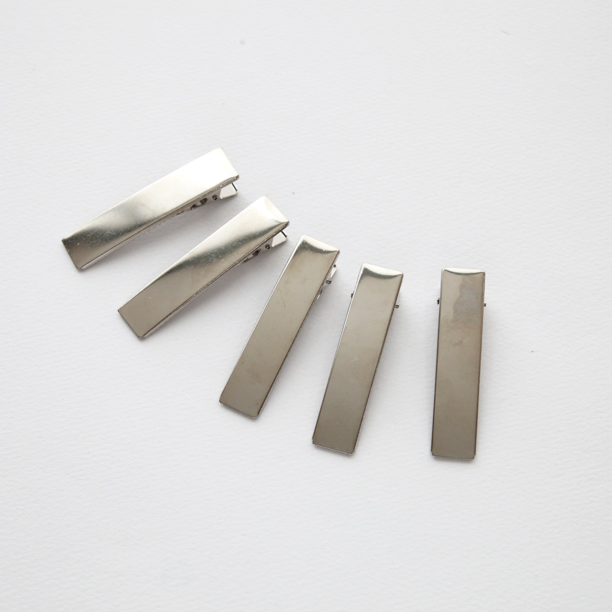 flat alligator clip