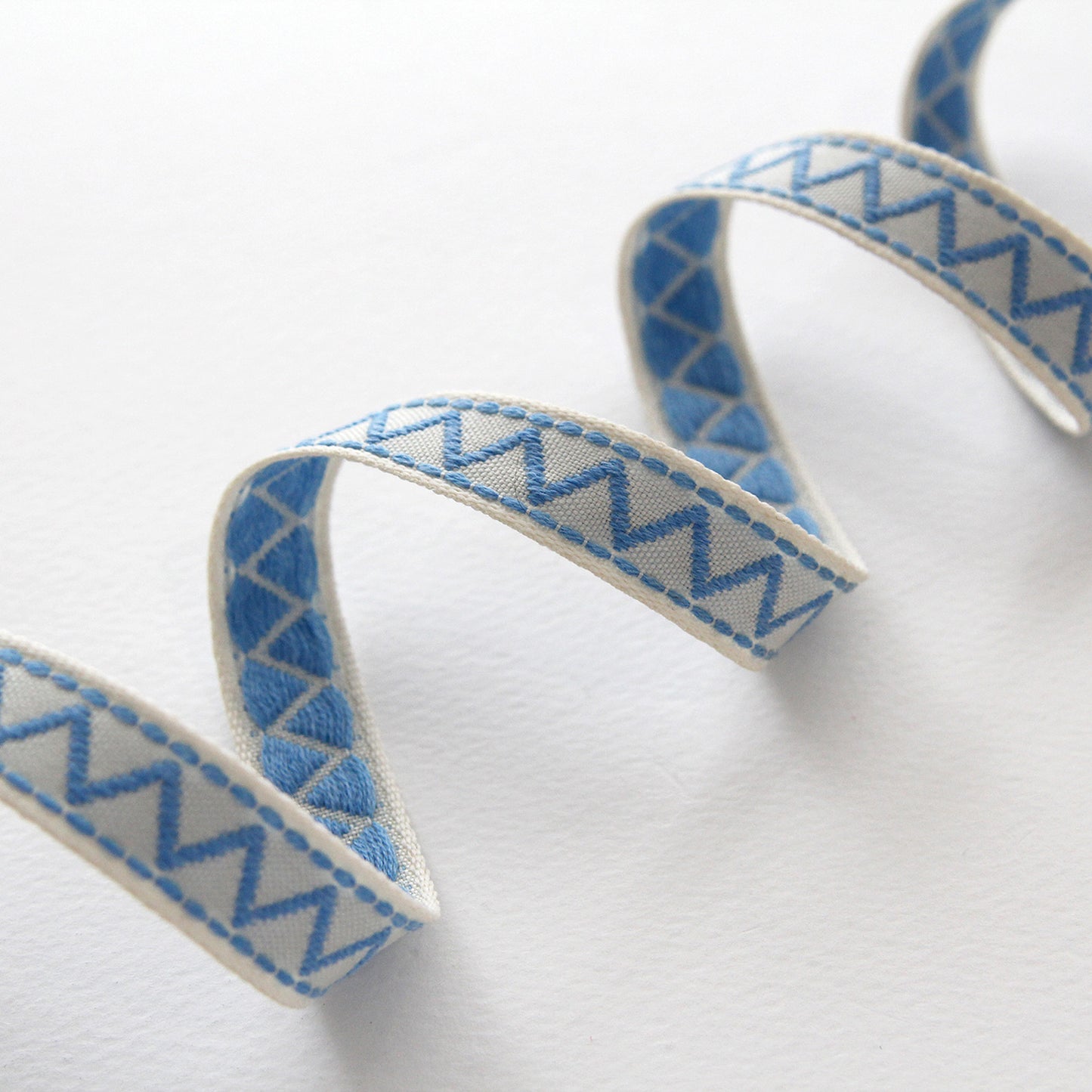 Zigzag Pattern Embroidered Ethnic Ribbon 0.59inch (1.5cm) x 2/5/10Yards
