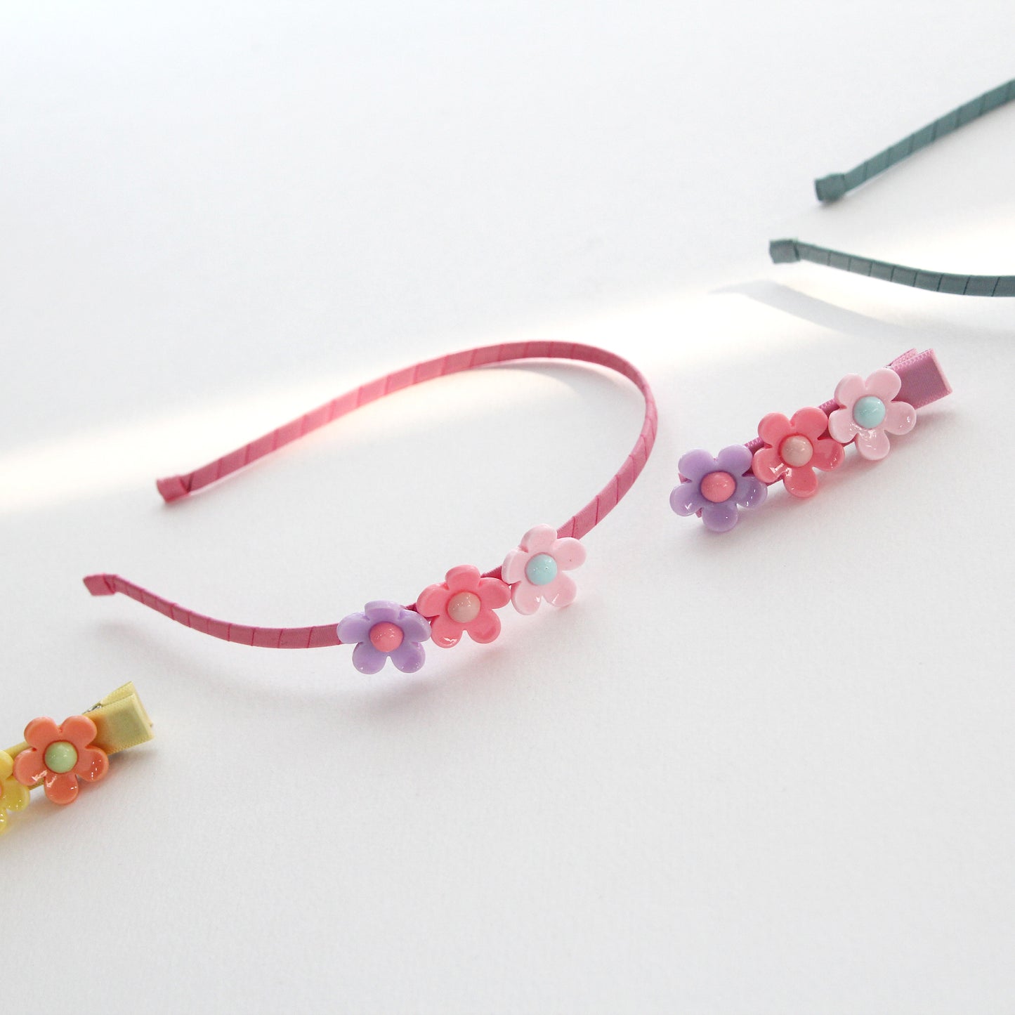 4/10pcs Pastel Acrylic Flower Deco Embellishments [P412]