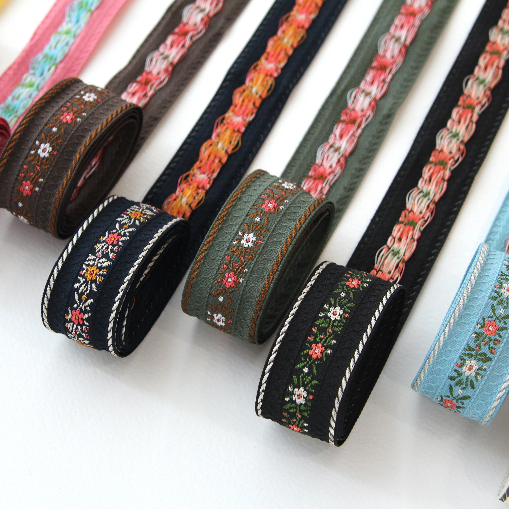 Floral Elegance Jacquard Ribbon 1.06inch (2.7cm) x 2/5/10Yards