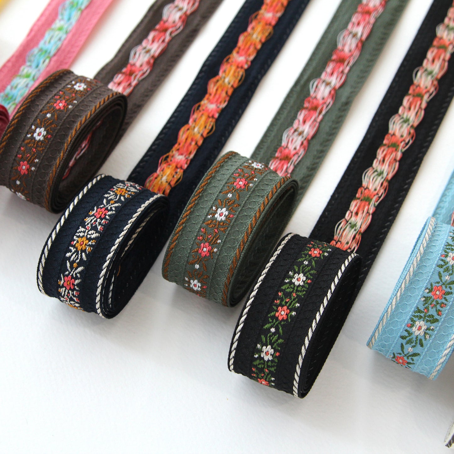 Floral Elegance Jacquard Ribbon 1.06inch (2.7cm) x 2/5/10Yards