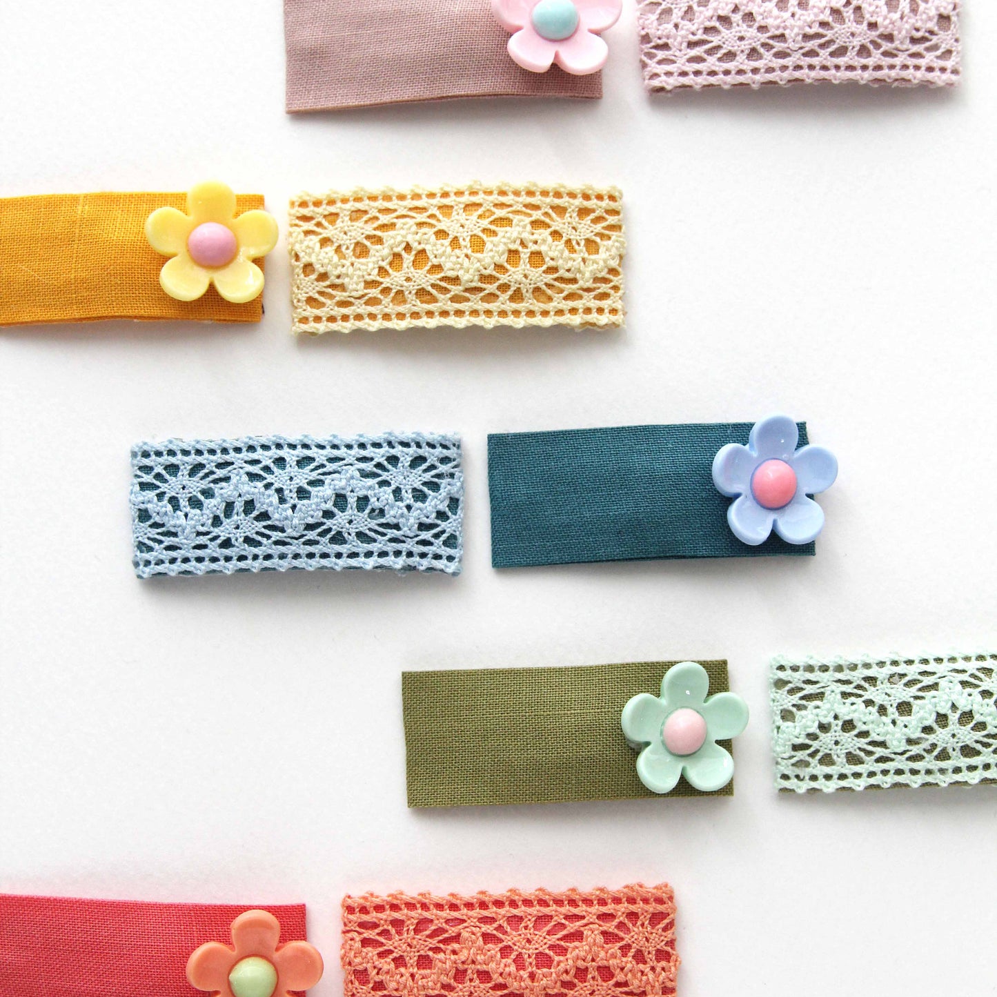 4/10pcs Pastel Acrylic Flower Deco Embellishments [P412]