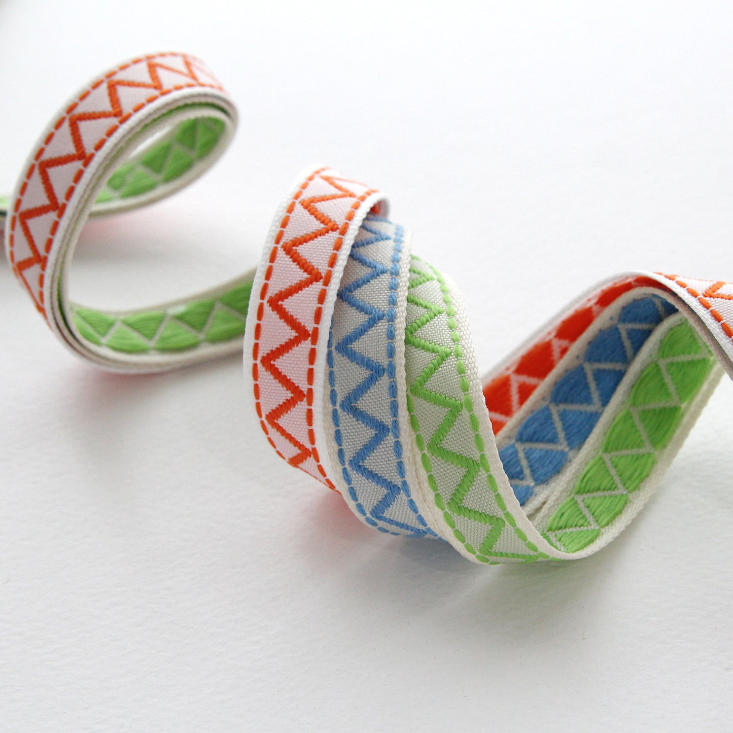 Zigzag Pattern Embroidered Ethnic Ribbon 0.59inch (1.5cm) x 2/5/10Yards