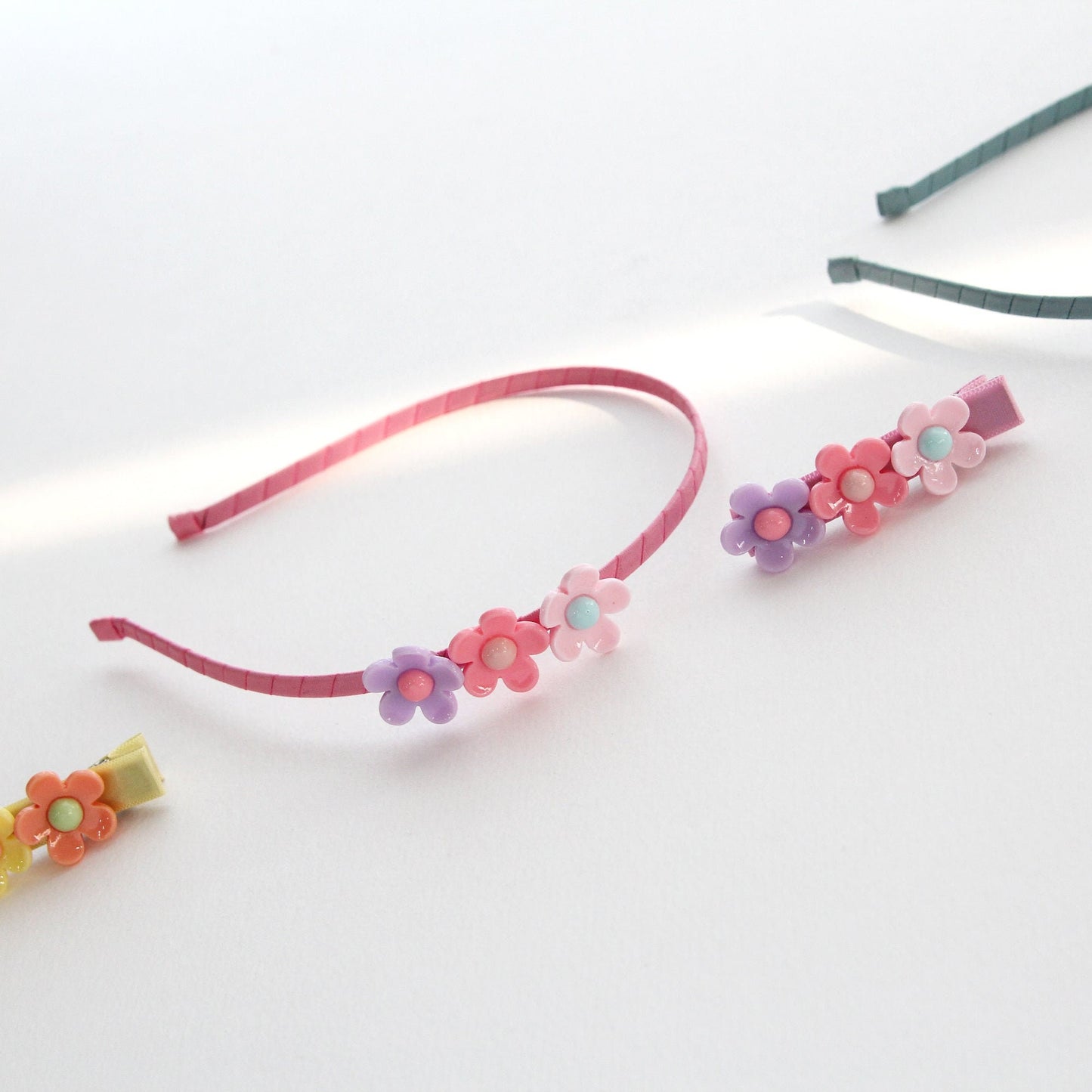 Pastel Acrylic Flower Deco Embellishments 4pcs