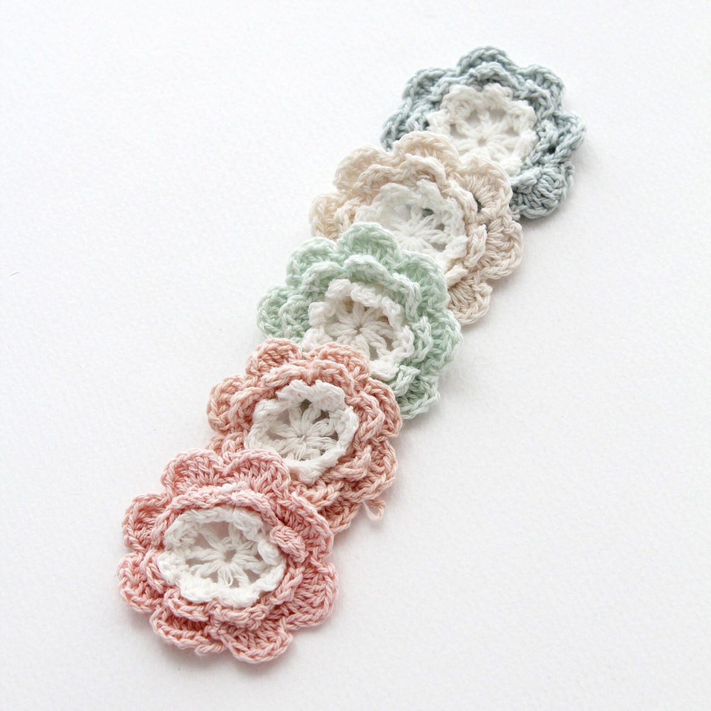 Knitted Flower Embellishiments 4pcs