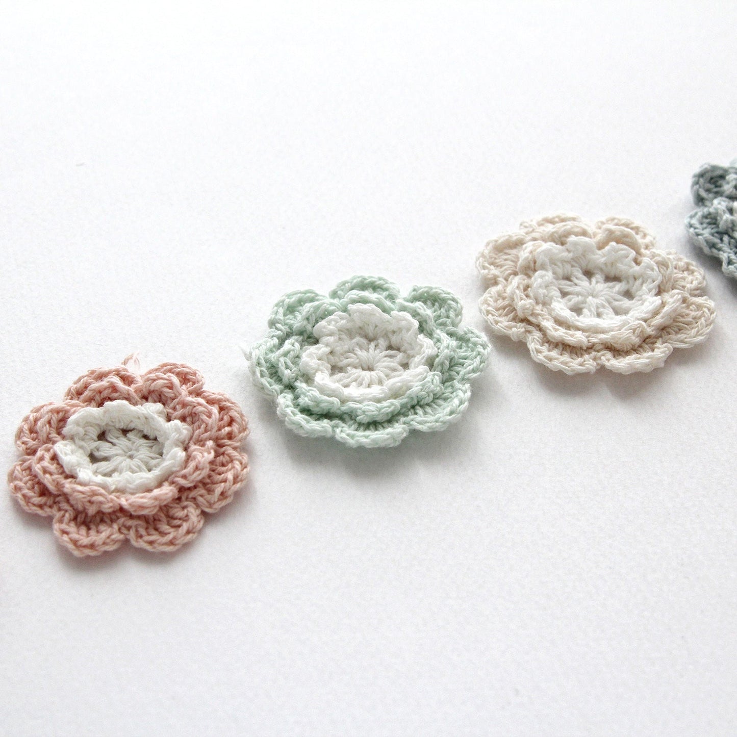 Knitted Flower Embellishiments 4pcs