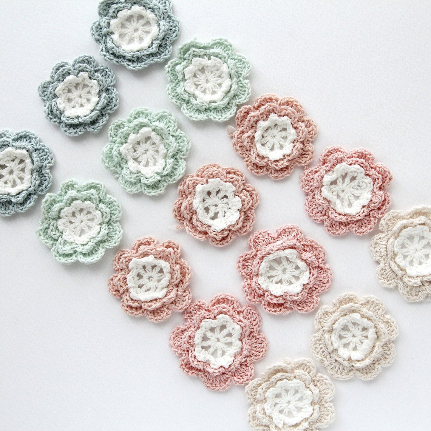 Knitted Flower Embellishiments 4pcs