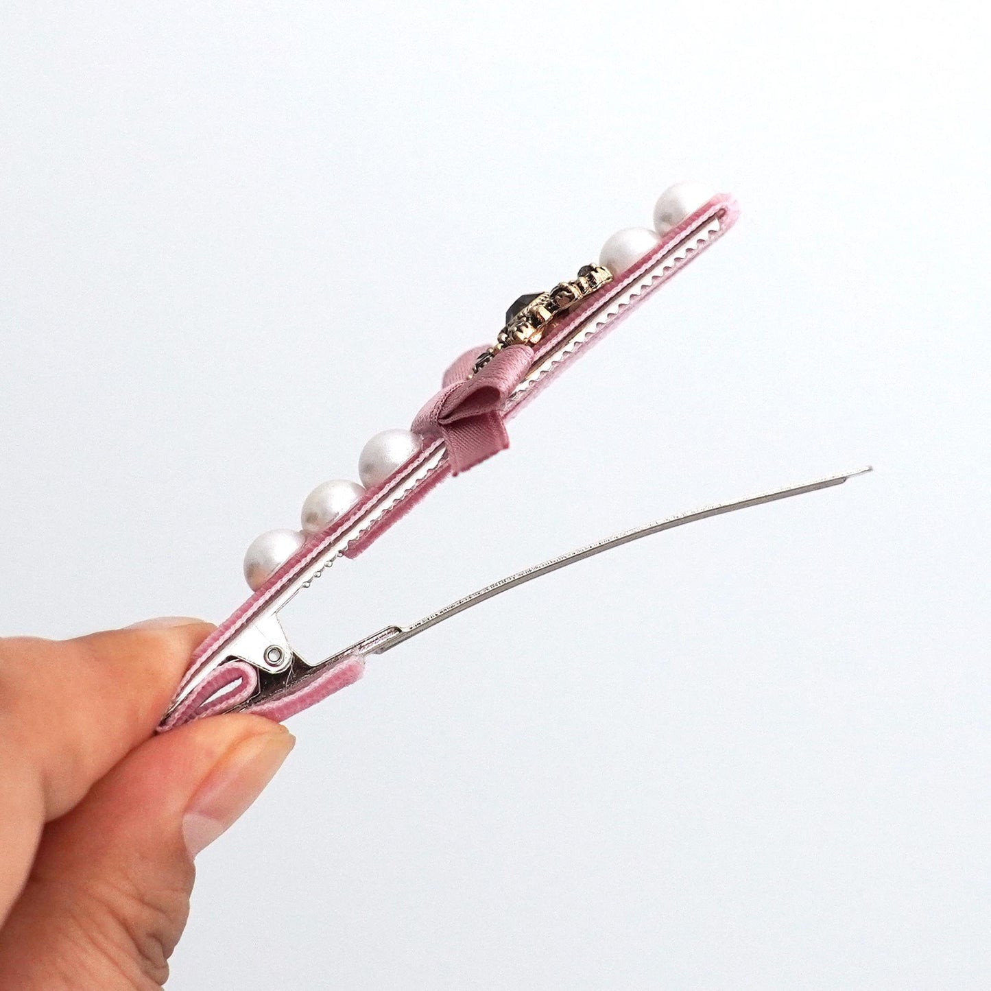 Vintage Pearl Velvet Hair Clip