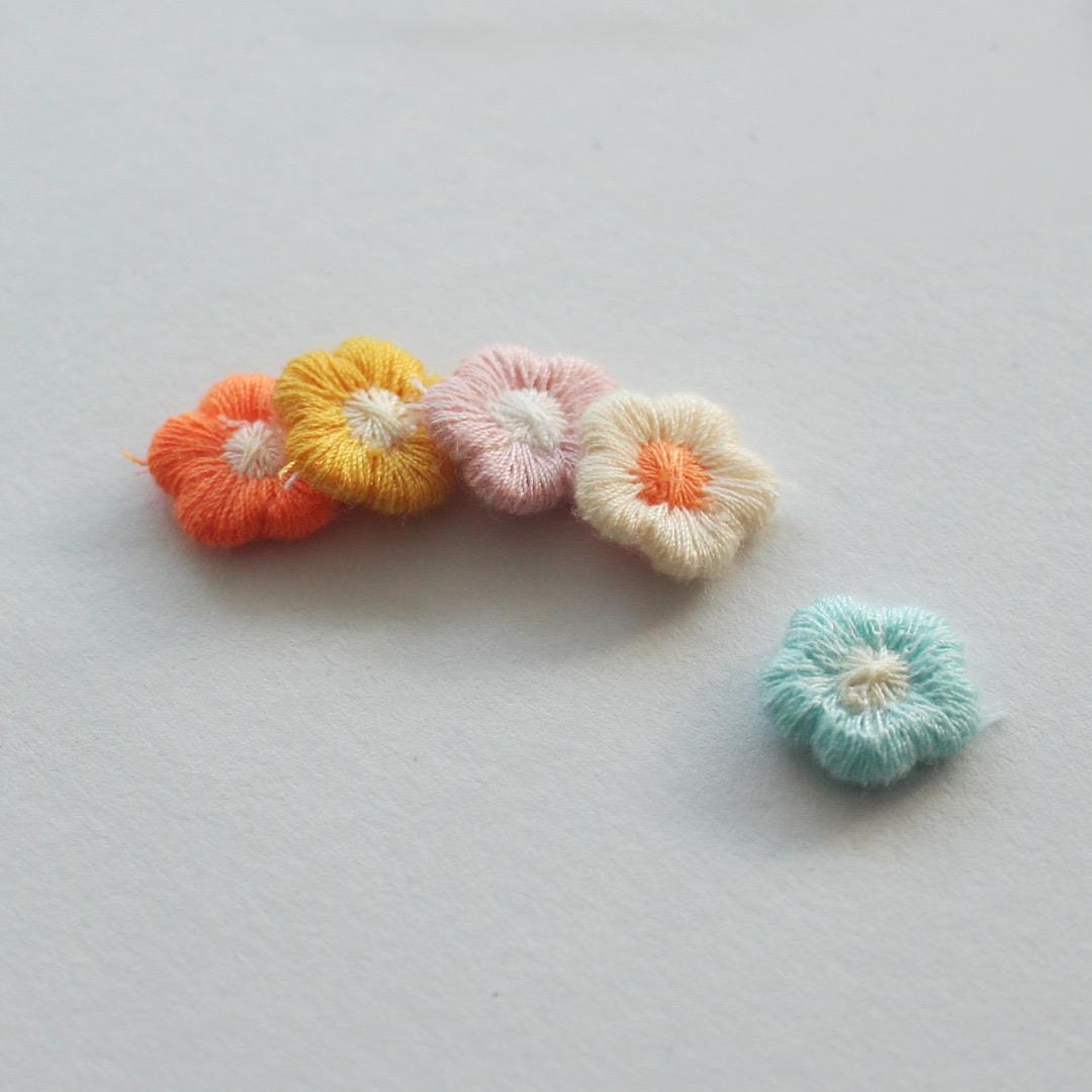 Tiny Blossom Embroidery Appliqué 10/30/50pcs