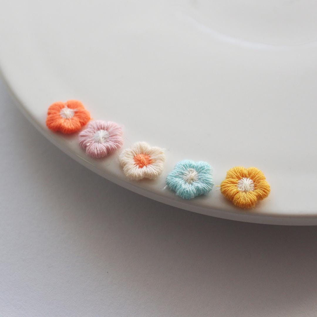 Tiny Blossom Embroidery Appliqué 10/30/50pcs