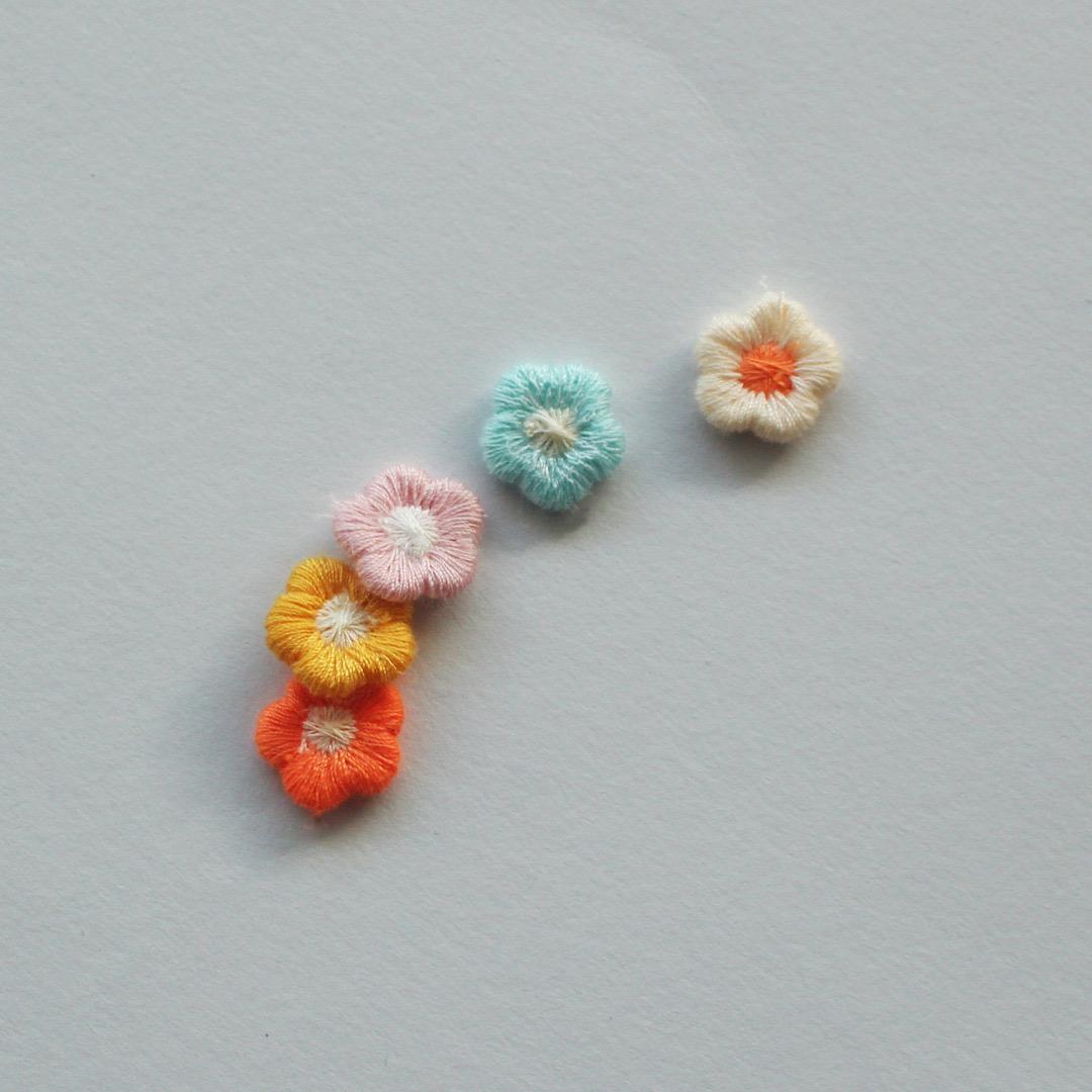Tiny Blossom Embroidery Appliqué 10/30/50pcs