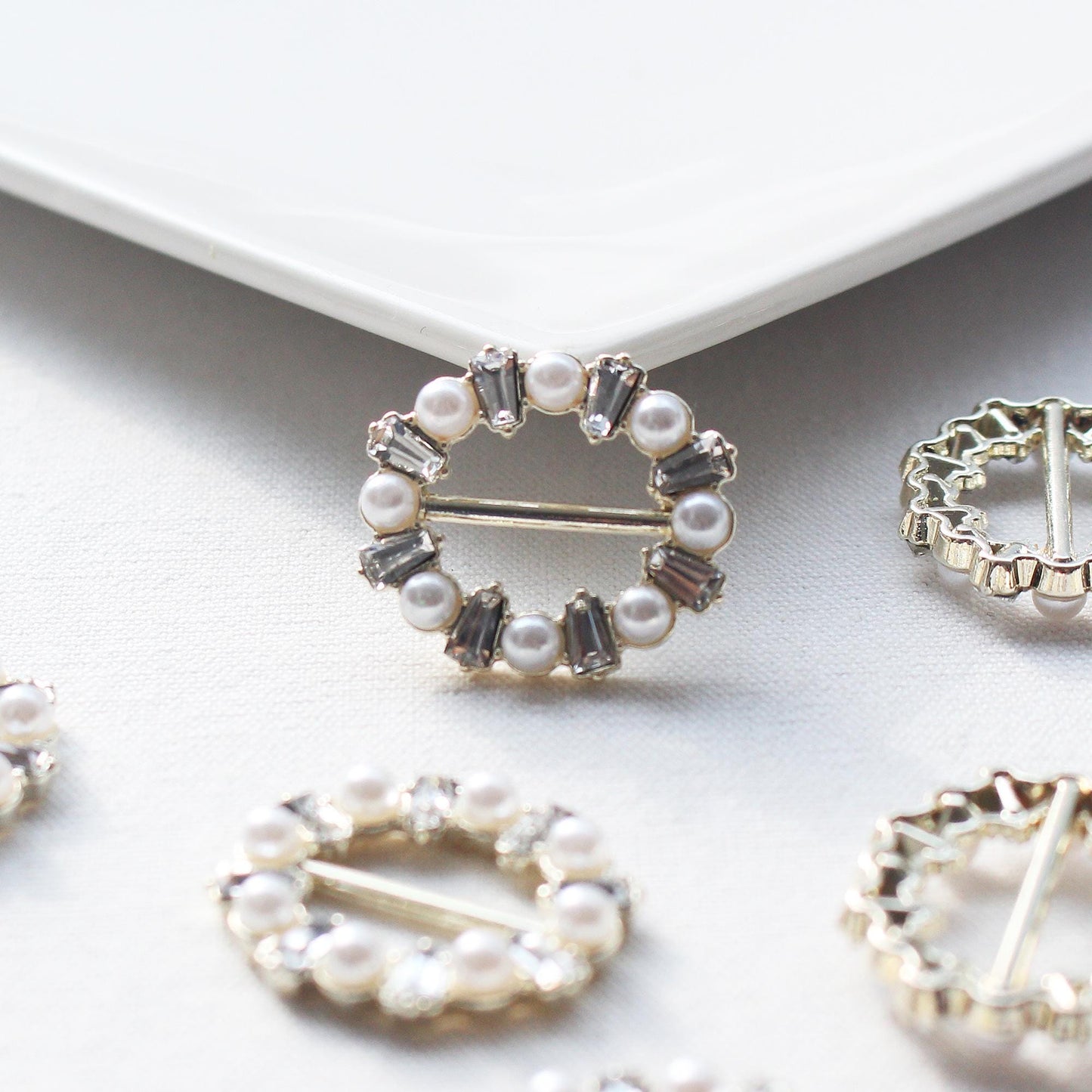 Elegant Pearl & Cubic Round Buckle 5/10/30pcs