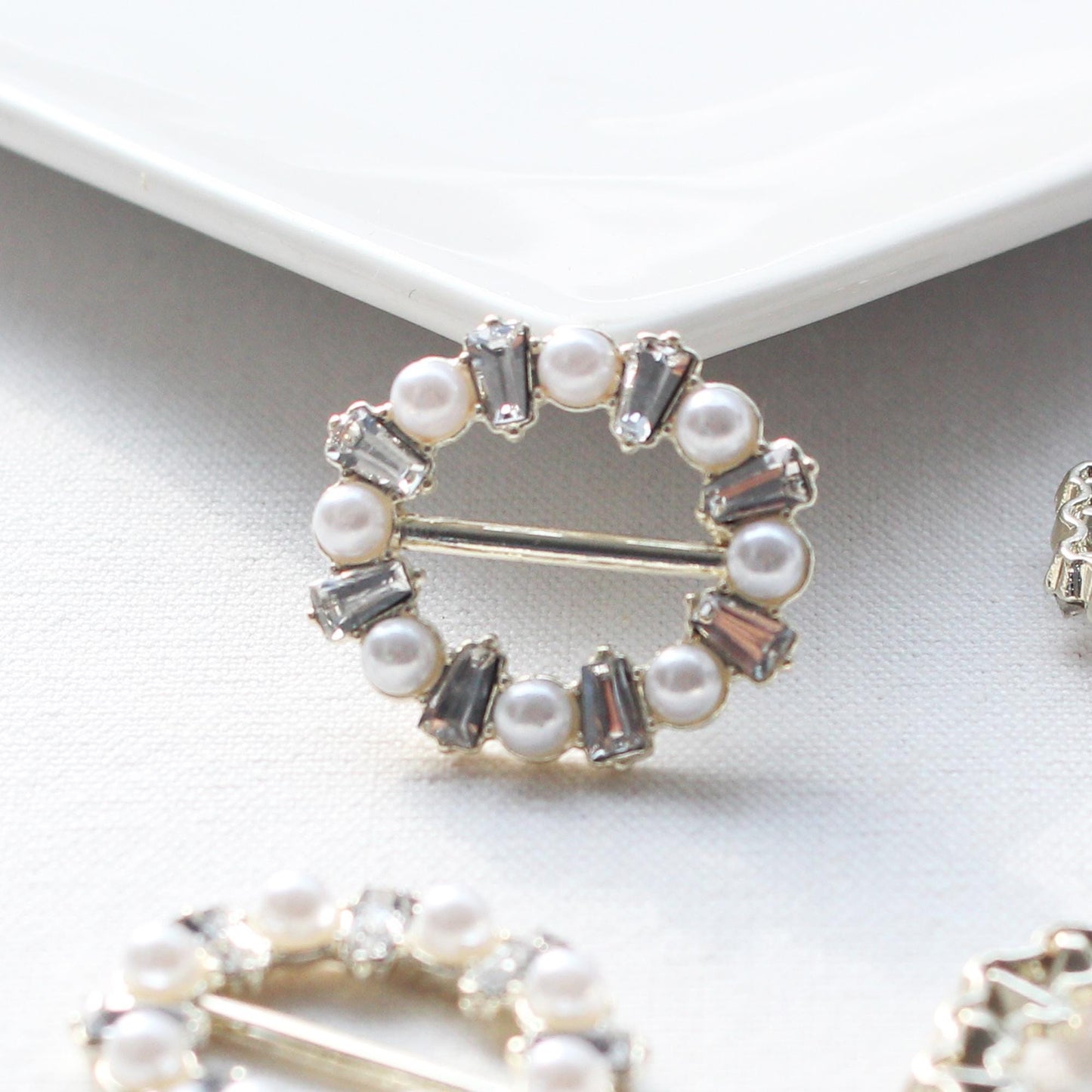 Elegant Pearl & Cubic Round Buckle 5/10/30pcs