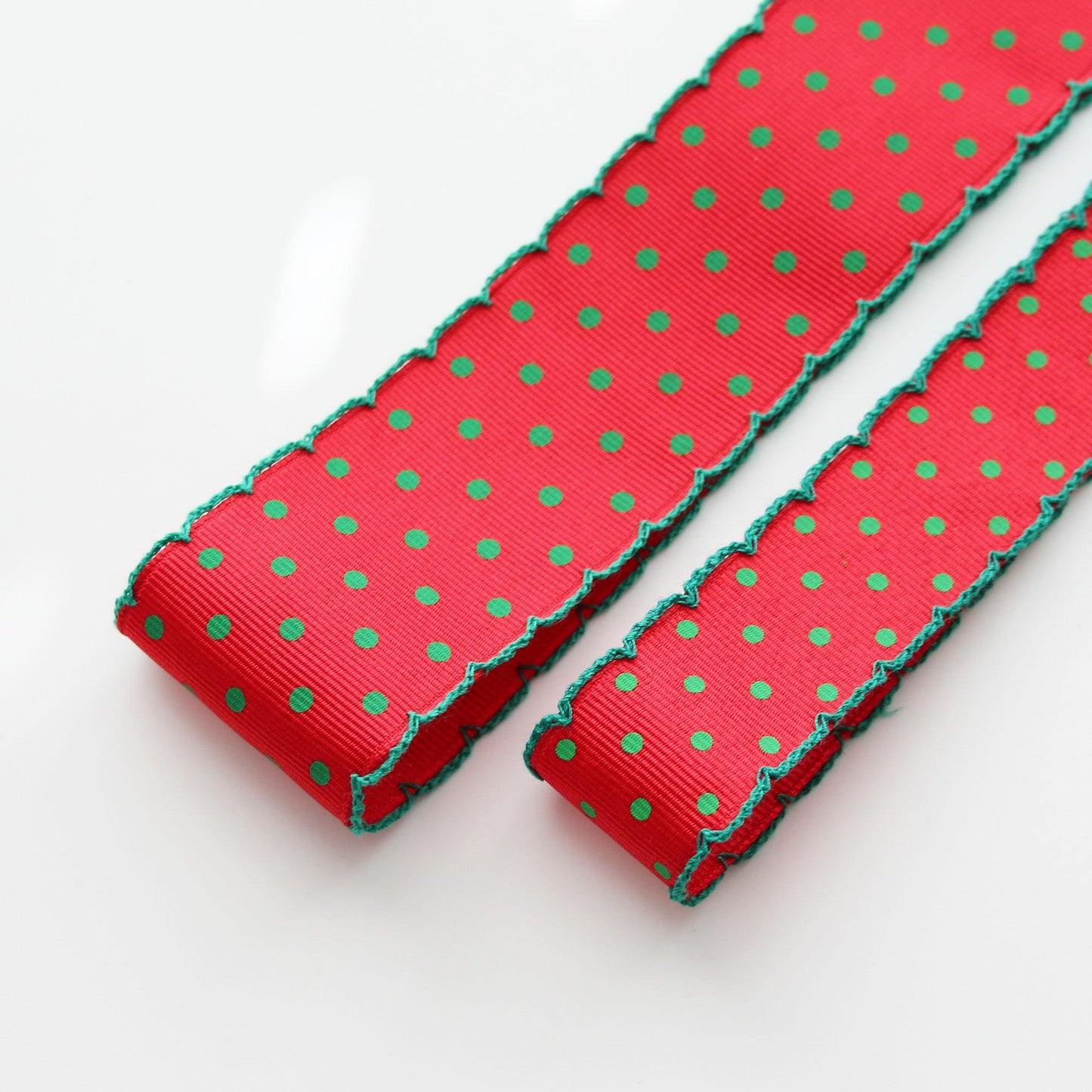 Christmas Polka Dot Scalloped Edge Ribbon  1.1"/ 1.57in x 2Yards