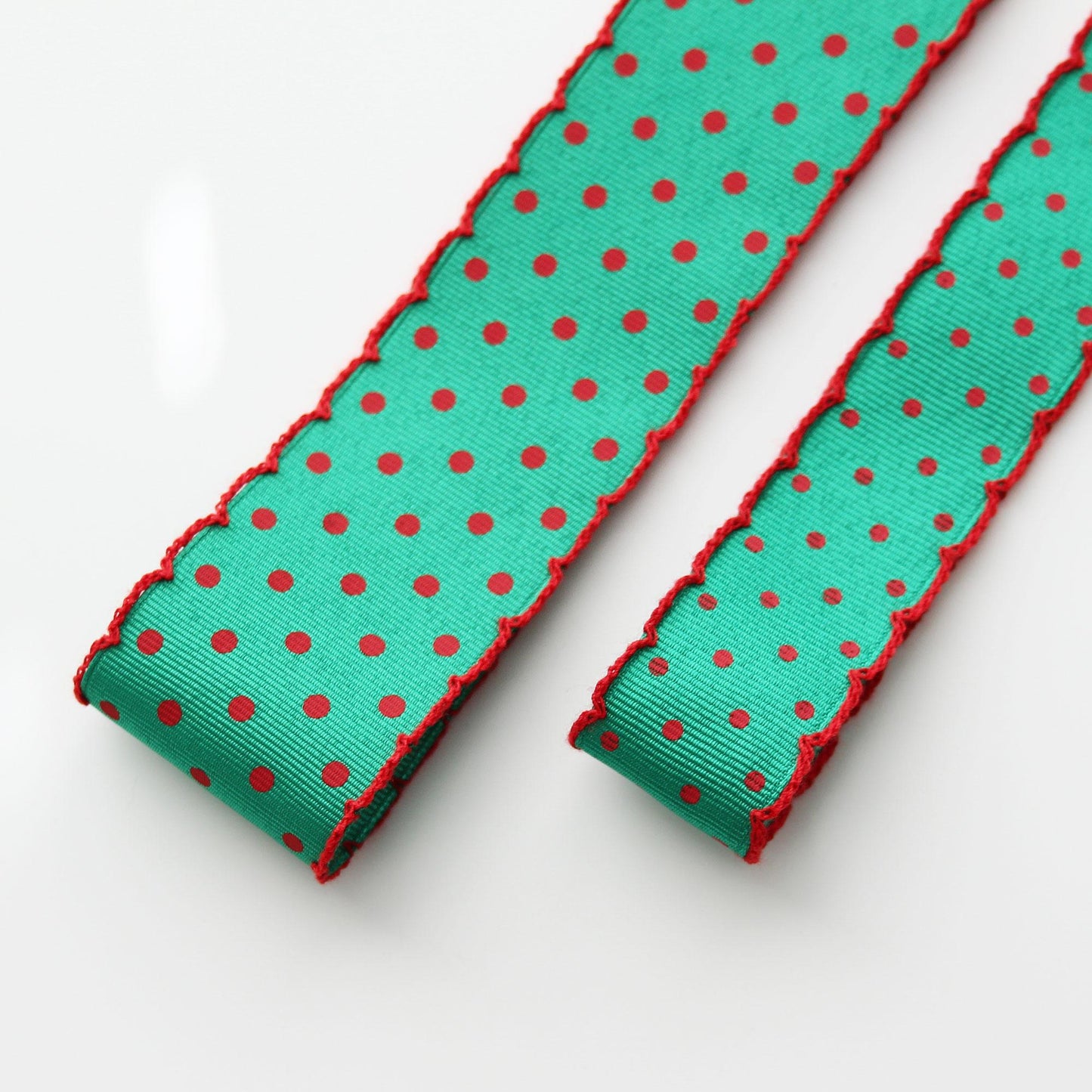 Christmas Polka Dot Scalloped Edge Ribbon  1.1"/ 1.57in x 2Yards