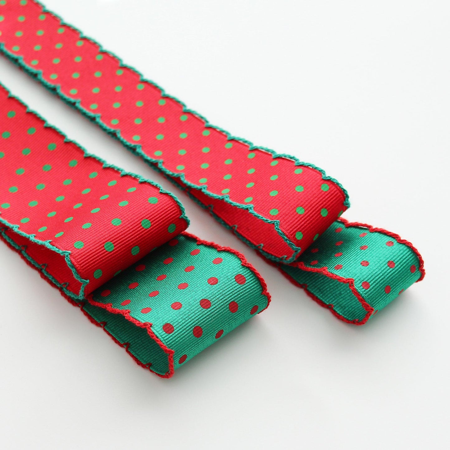 Christmas Polka Dot Scalloped Edge Ribbon  1.1"/ 1.57in x 2Yards