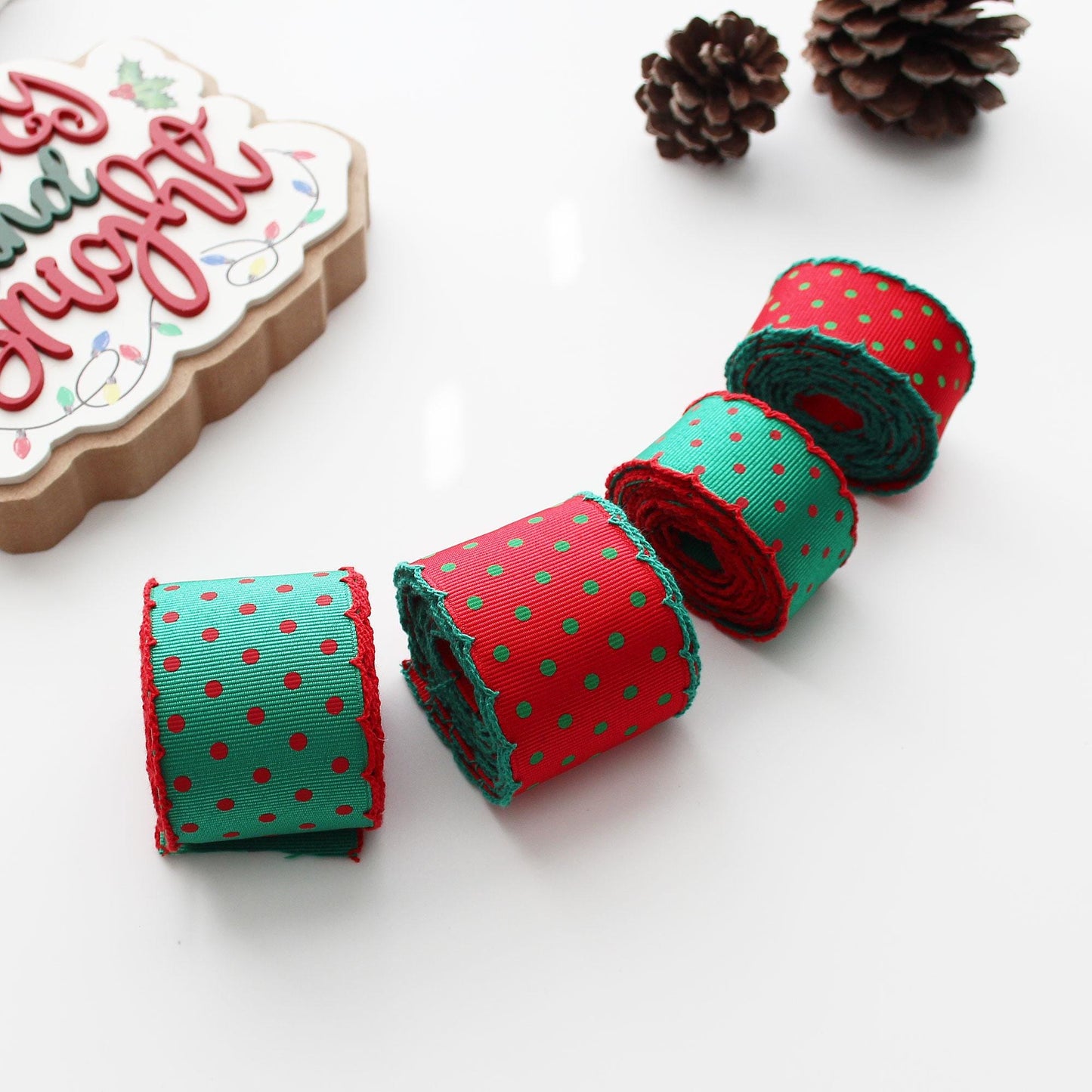 Christmas Polka Dot Scalloped Edge Ribbon  1.1"/ 1.57in x 2Yards