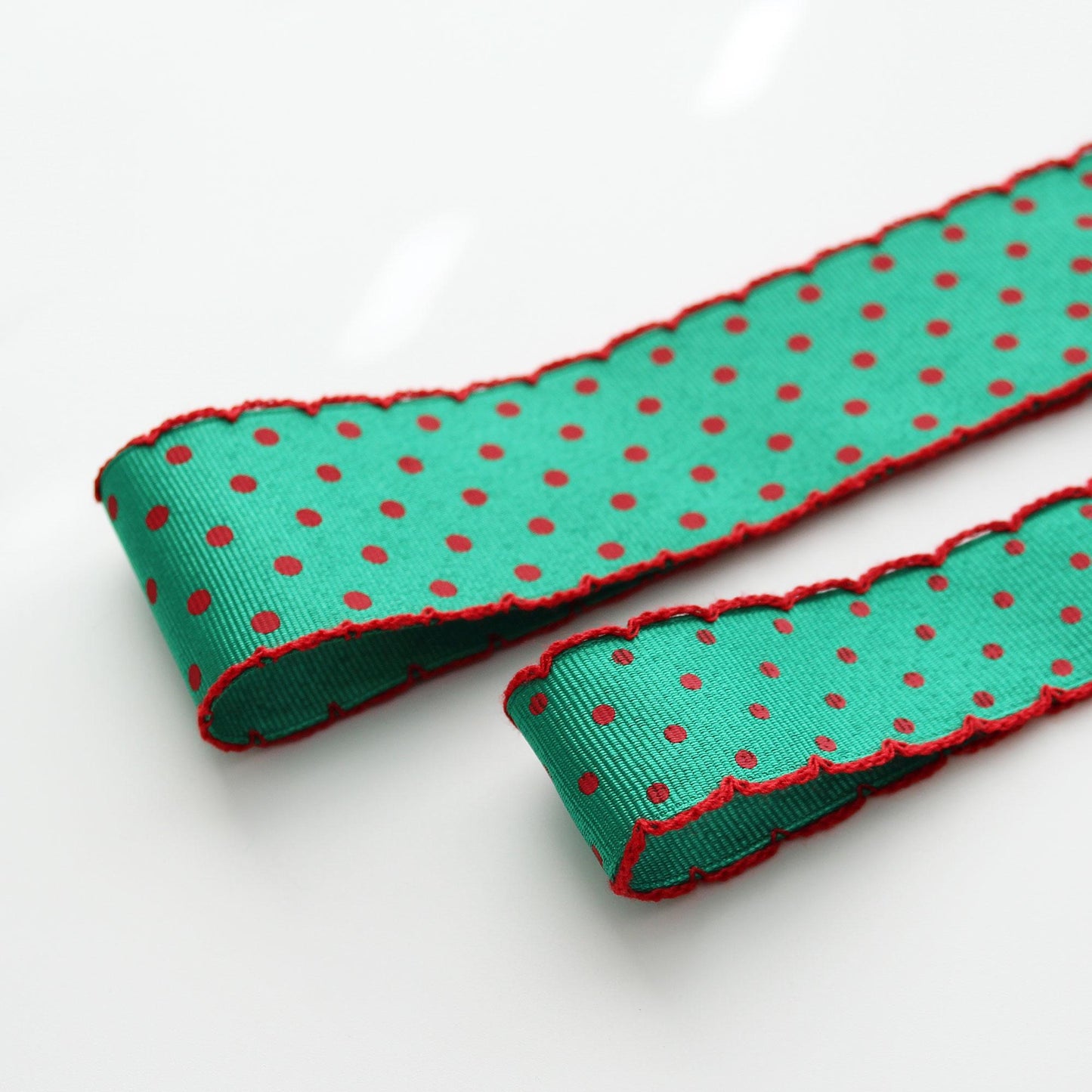 Christmas Polka Dot Scalloped Edge Ribbon  1.1"/ 1.57in x 2Yards