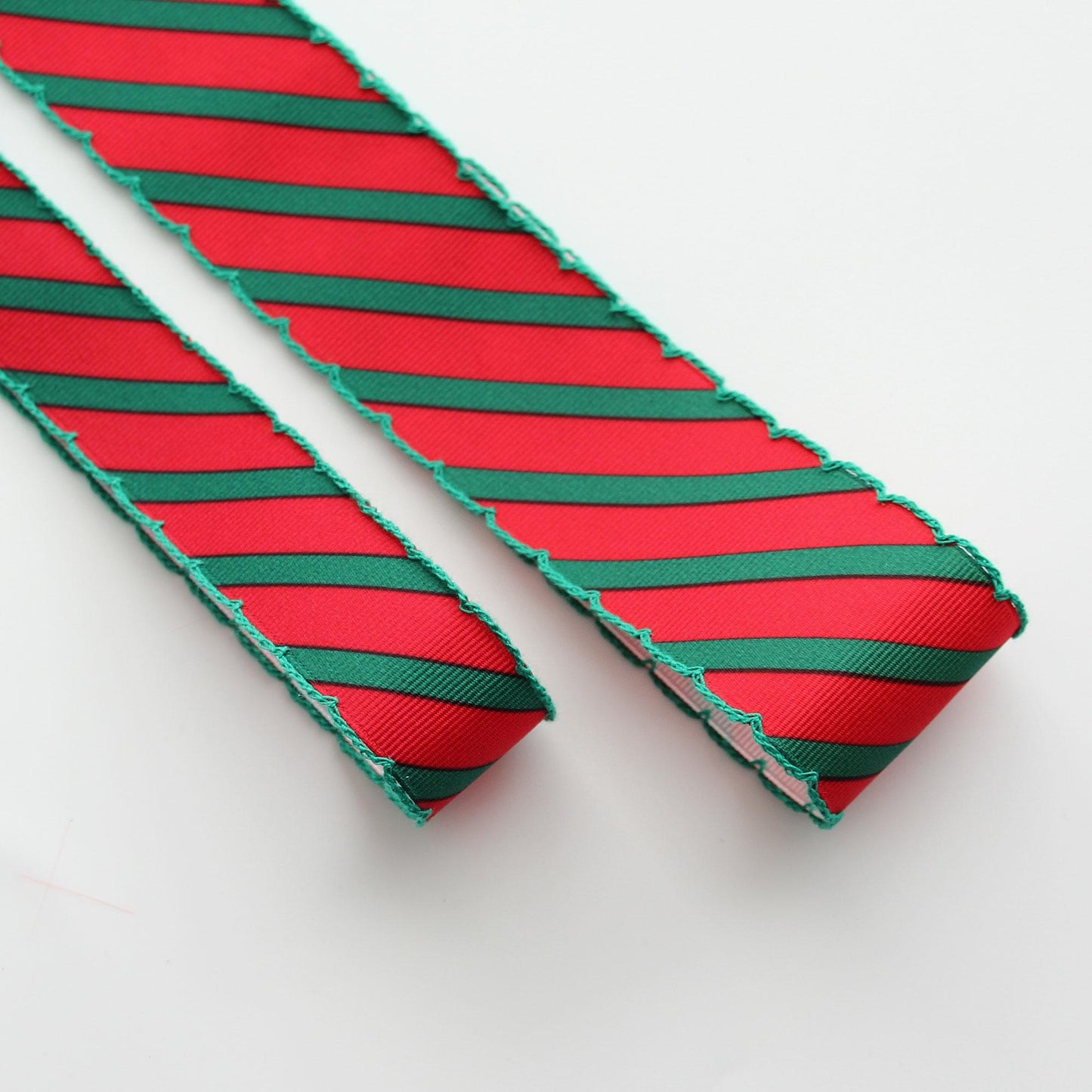 Christmas Diagonal Stripe Scalloped Edge Ribbon  1.1"/ 1.57in x 2Yards