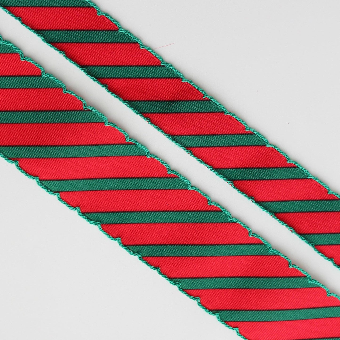 Christmas Diagonal Stripe Scalloped Edge Ribbon  1.1"/ 1.57in x 2Yards