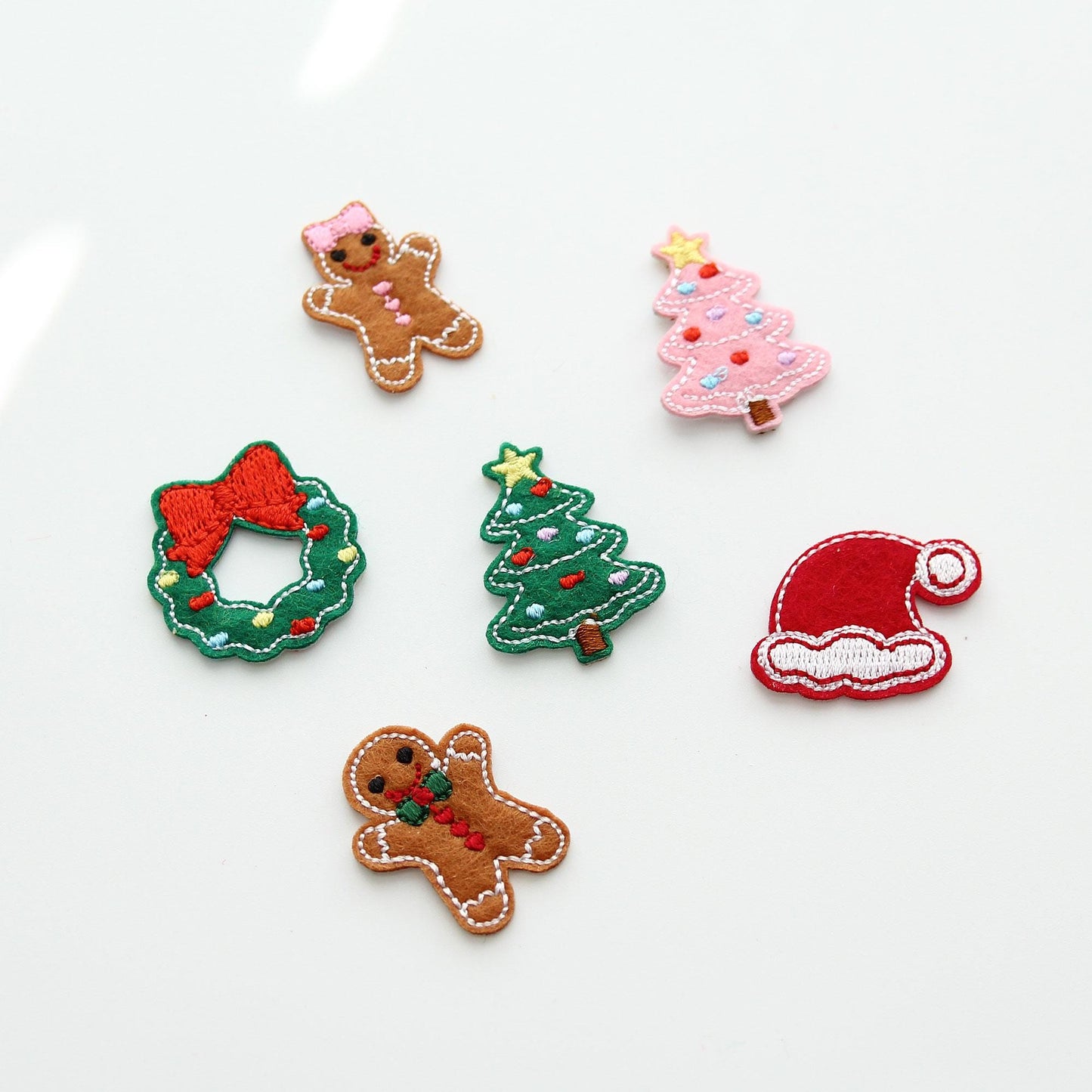 Christmas Embroidered Felt Patches, Appliques for Hair Clips, Scrapbooking, DIY Crafts 4pcs