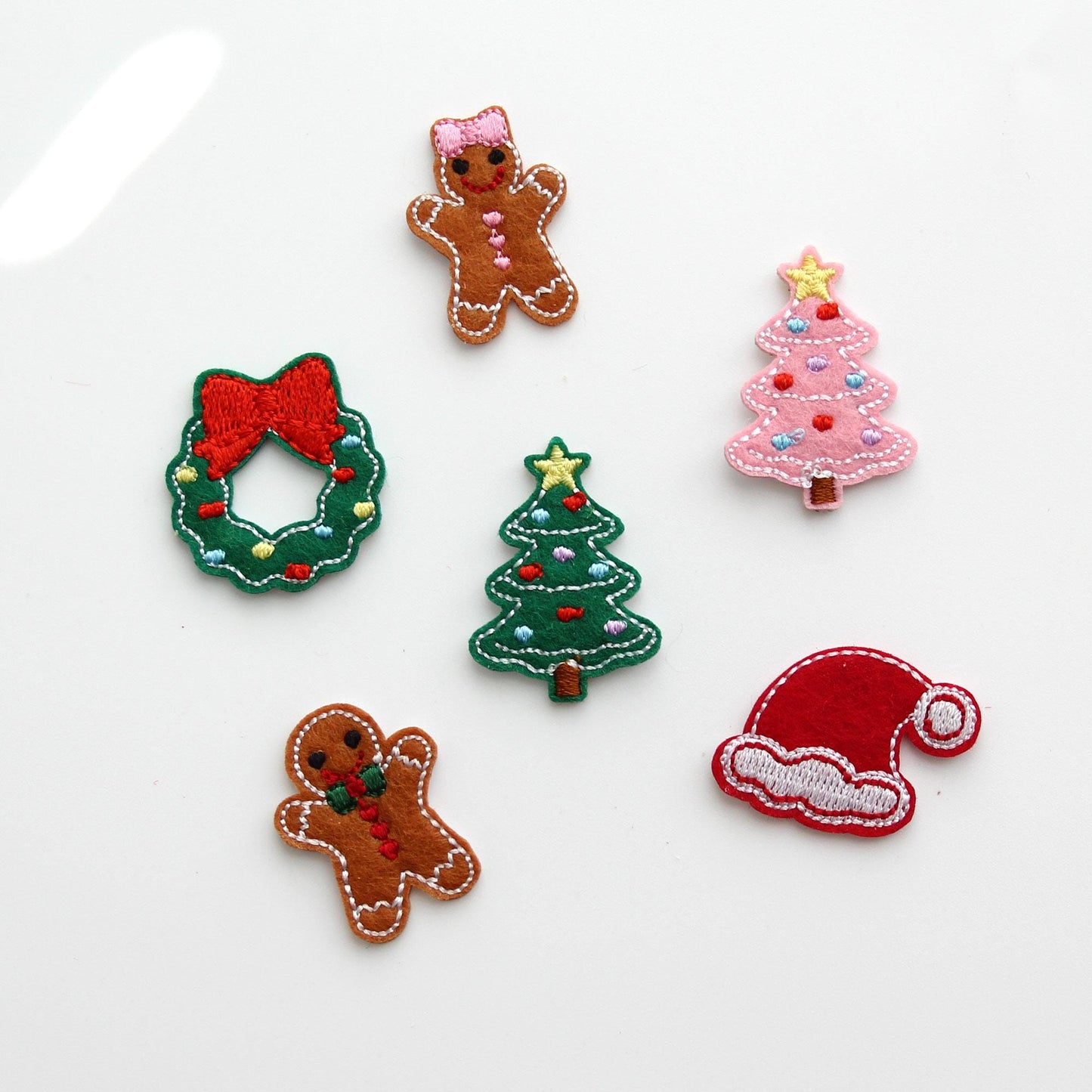 Christmas Embroidered Felt Patches, Appliques for Hair Clips, Scrapbooking, DIY Crafts 4pcs