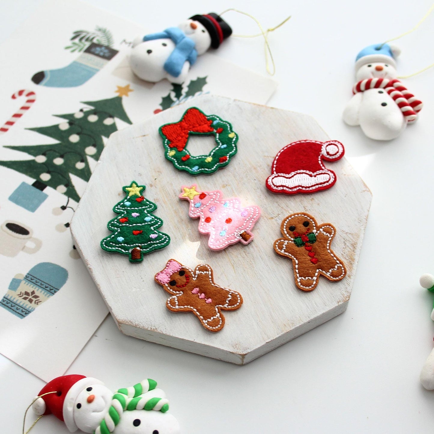 Christmas Embroidered Felt Patches, Appliques for Hair Clips, Scrapbooking, DIY Crafts 4pcs