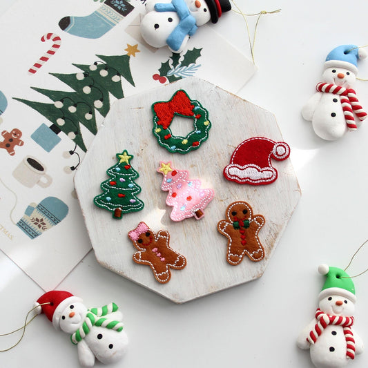 Christmas Embroidered Felt Patches, Appliques for Hair Clips, Scrapbooking, DIY Crafts 4pcs