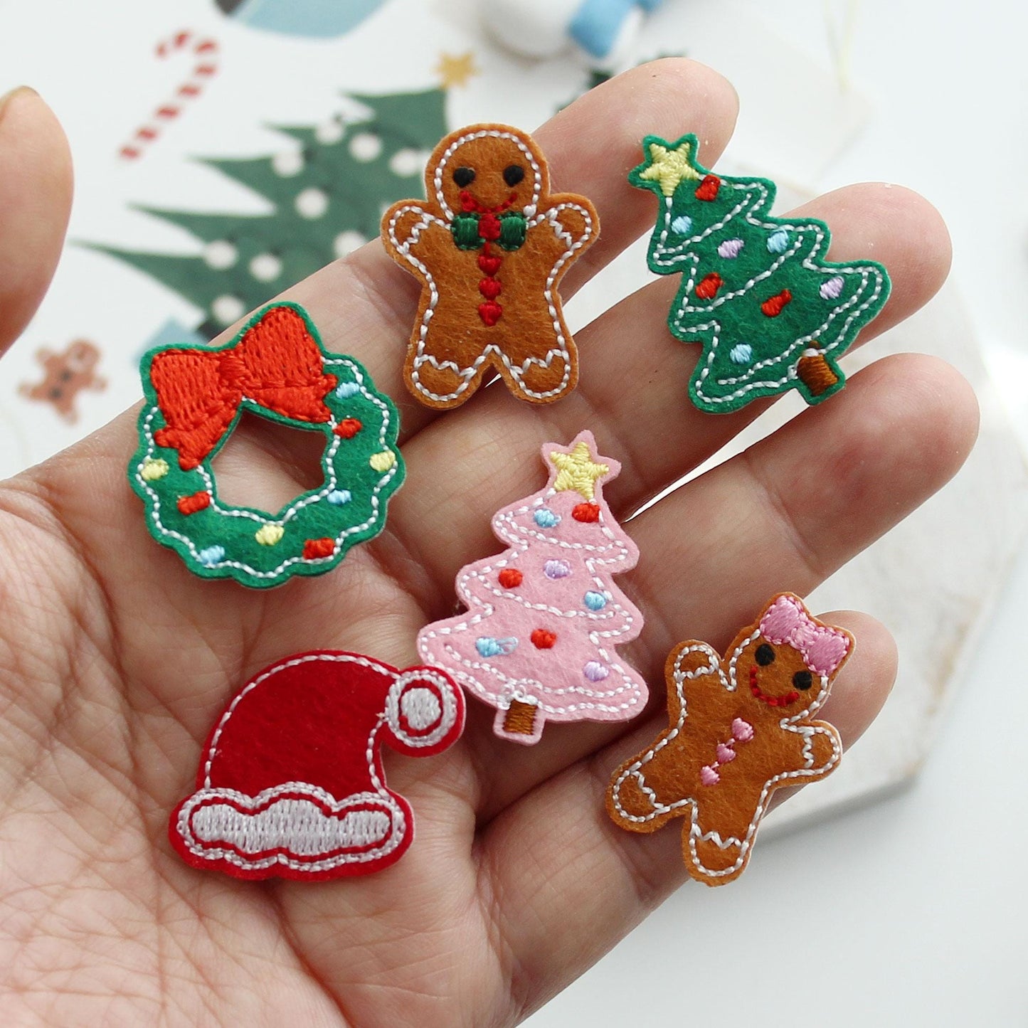 Christmas Embroidered Felt Patches, Appliques for Hair Clips, Scrapbooking, DIY Crafts 4pcs