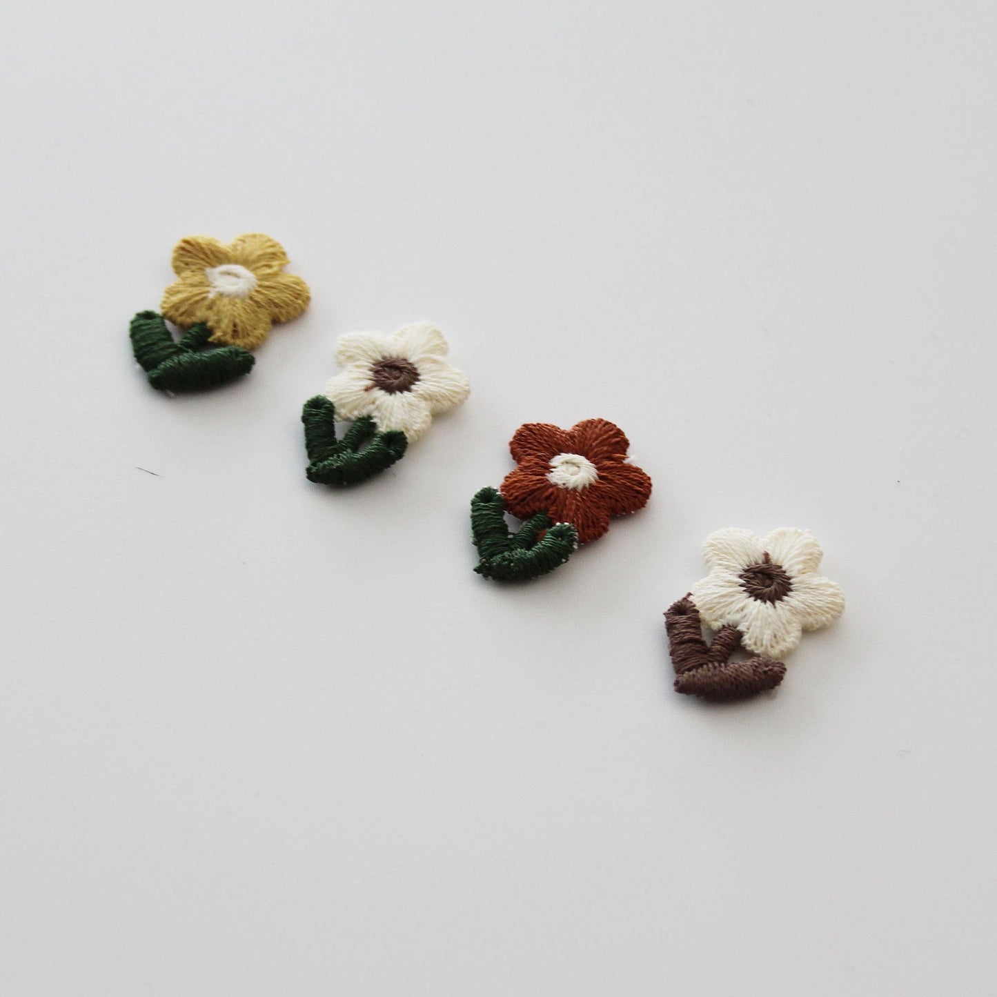 Mini Embroidered Flower Patch  Floral Applique for Hair Clips & DIY 4pcs