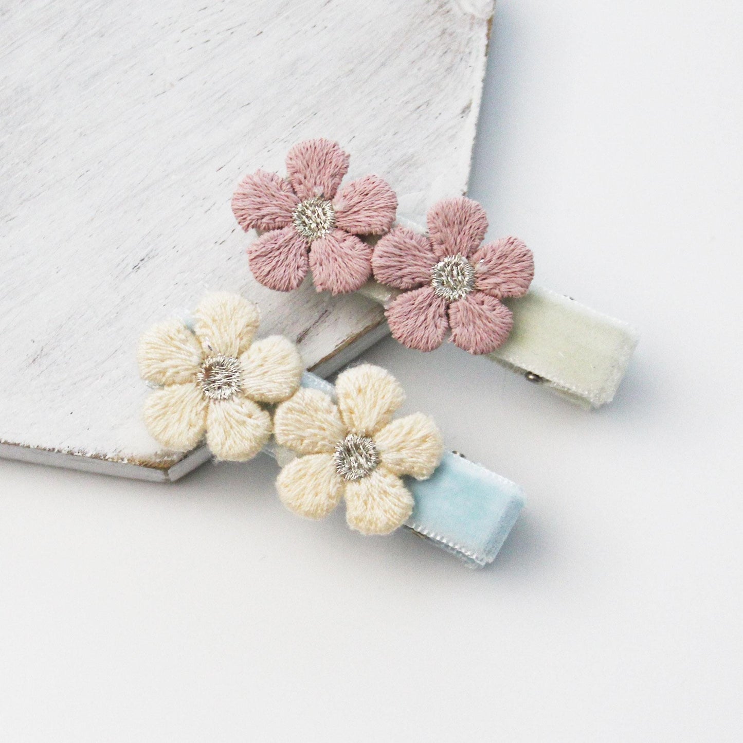 Embroidered Flower Appliques 0.78in (2cm) | Mini Floral Embroidery Patch 4pcs