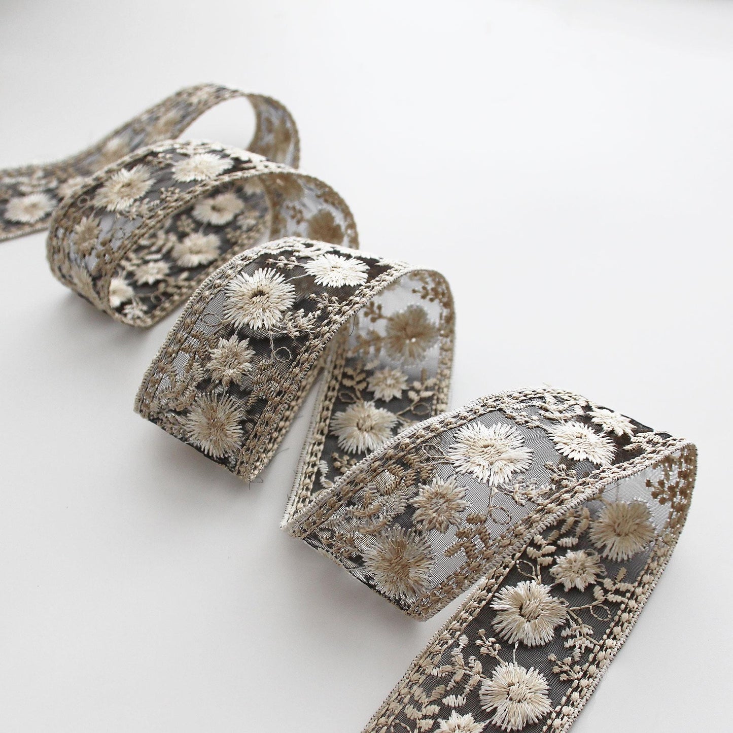 Embroidered Daisy Lace Trim - Vintage Floral Ribbon, 5Yards