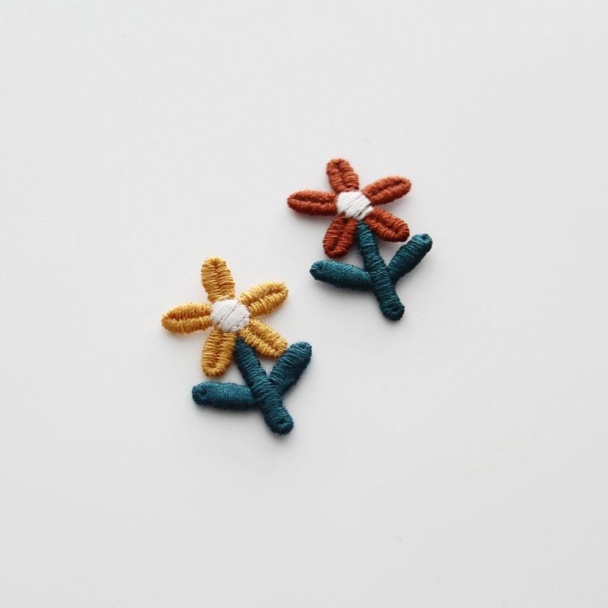 Tiny Embroidered Flower Patch  Floral Applique for Hair Clips & DIY 2pcs