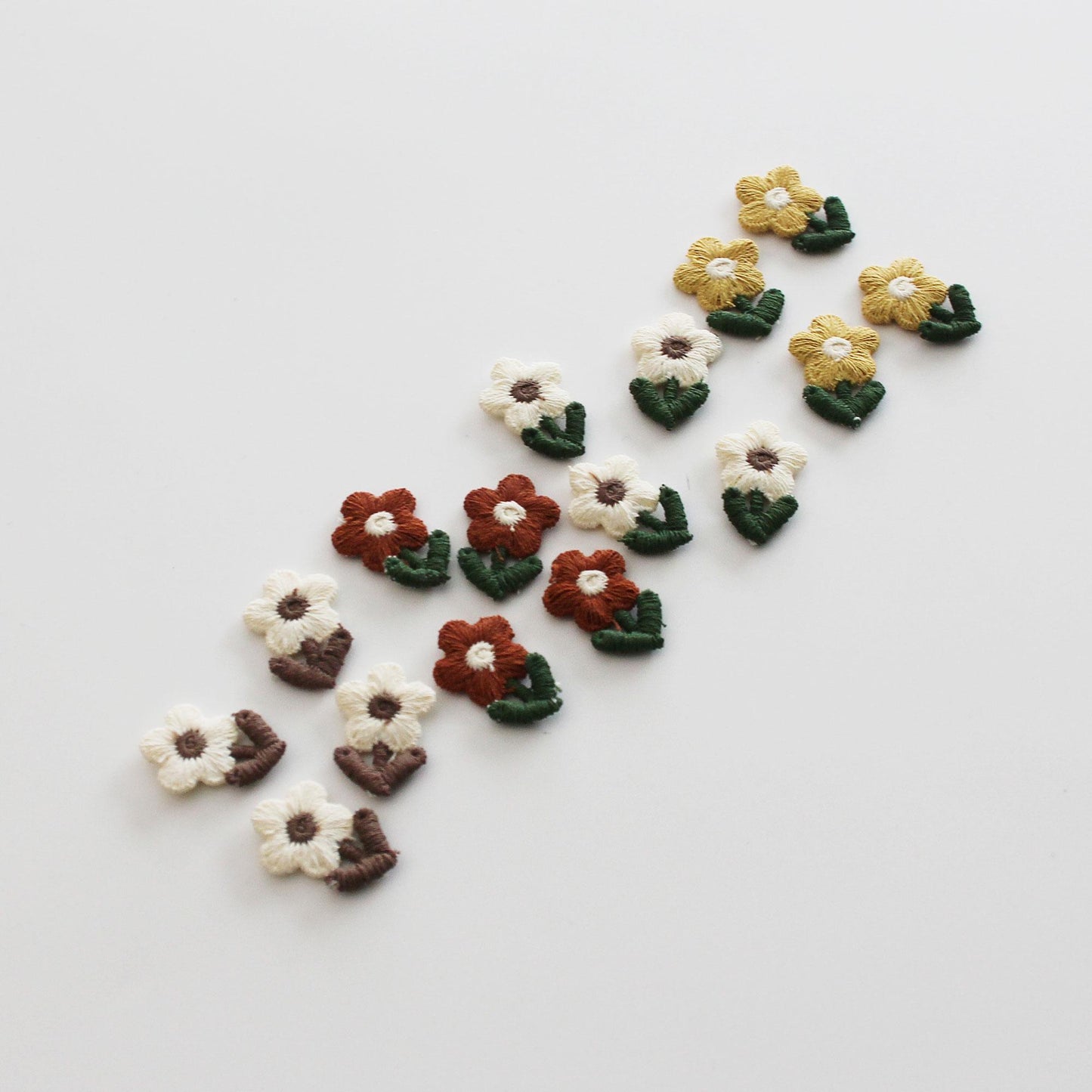 Mini Embroidered Flower Patch  Floral Applique for Hair Clips & DIY 4pcs