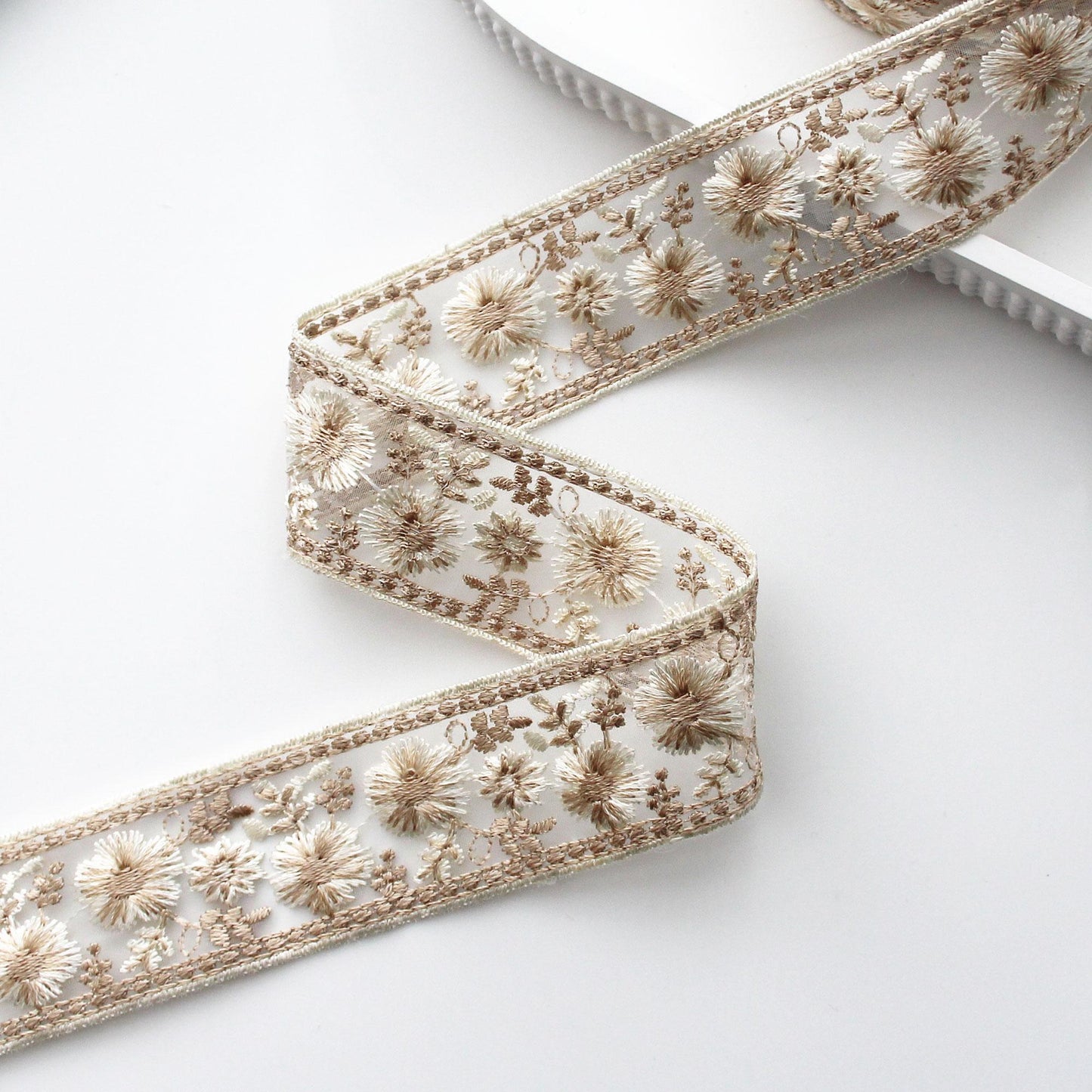Embroidered Daisy Lace Trim - Vintage Floral Ribbon, 5Yards