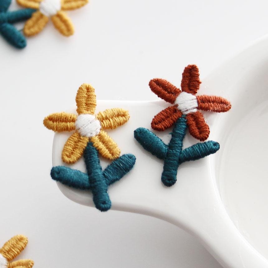 Tiny Embroidered Flower Patch  Floral Applique for Hair Clips & DIY 2pcs