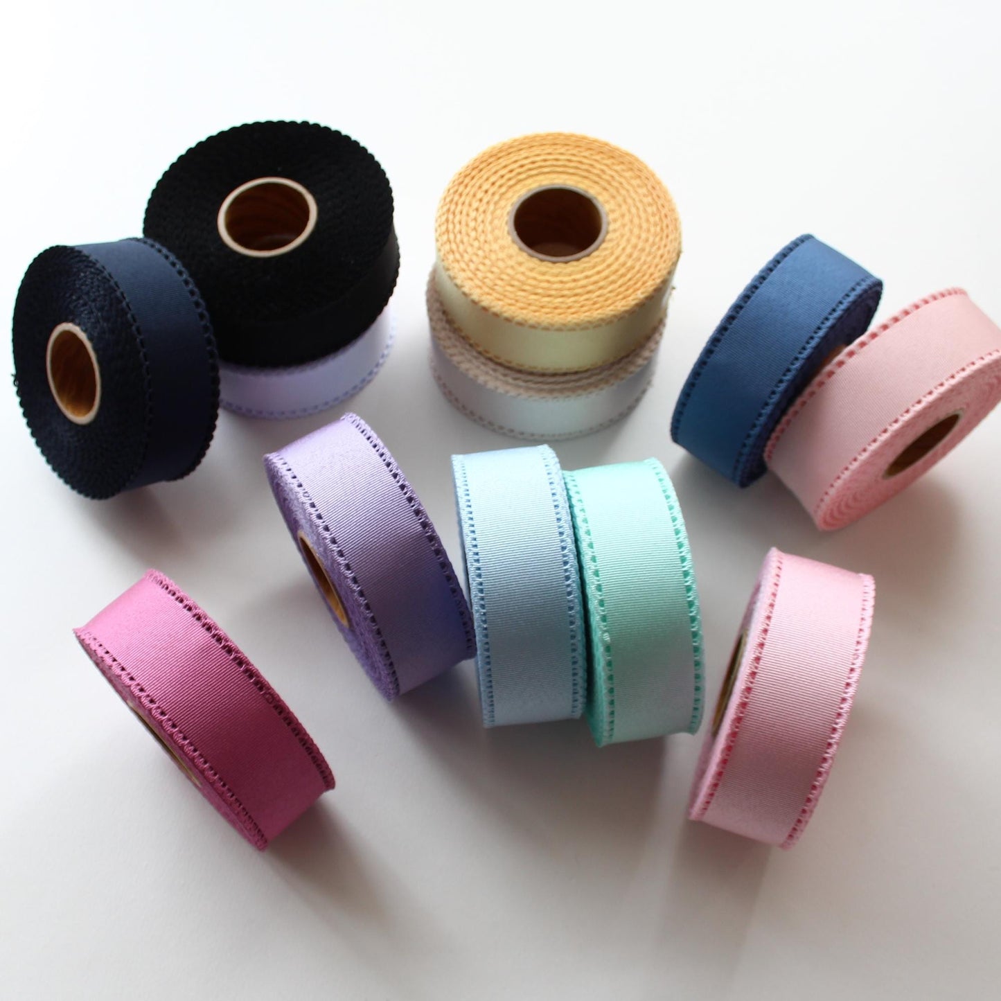 Scalloped Edge Grosgrain Ribbon, Hair Bow Supply, Craft Material (5 Yards)