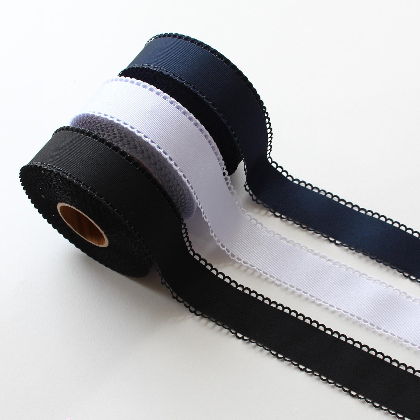 Scalloped Edge Grosgrain Ribbon, Hair Bow Supply, Craft Material (5 Yards)