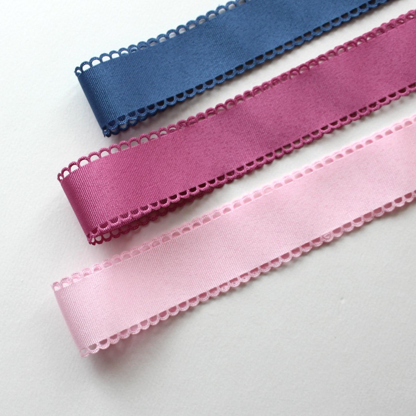 Scalloped Edge Grosgrain Ribbon, Hair Bow Supply, Craft Material (5 Yards)