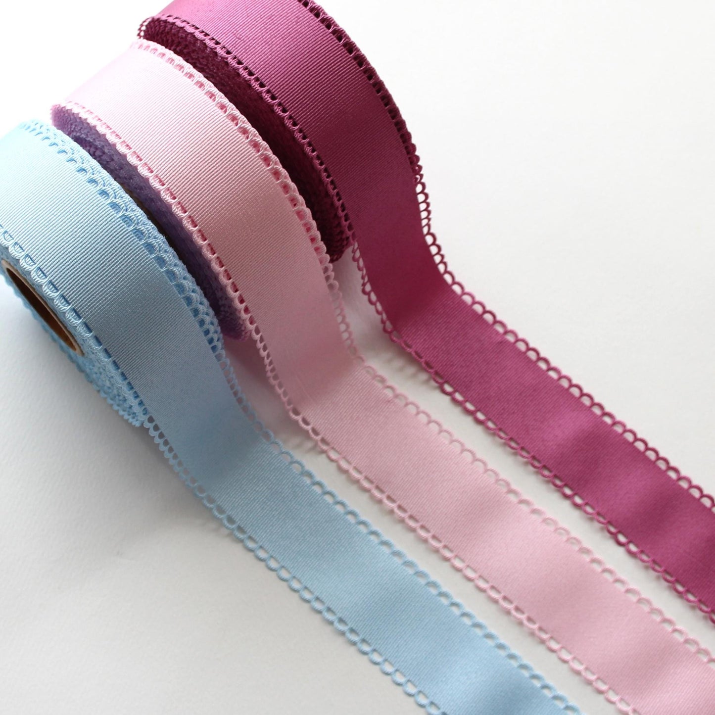 Scalloped Edge Grosgrain Ribbon, Hair Bow Supply, Craft Material (5 Yards)