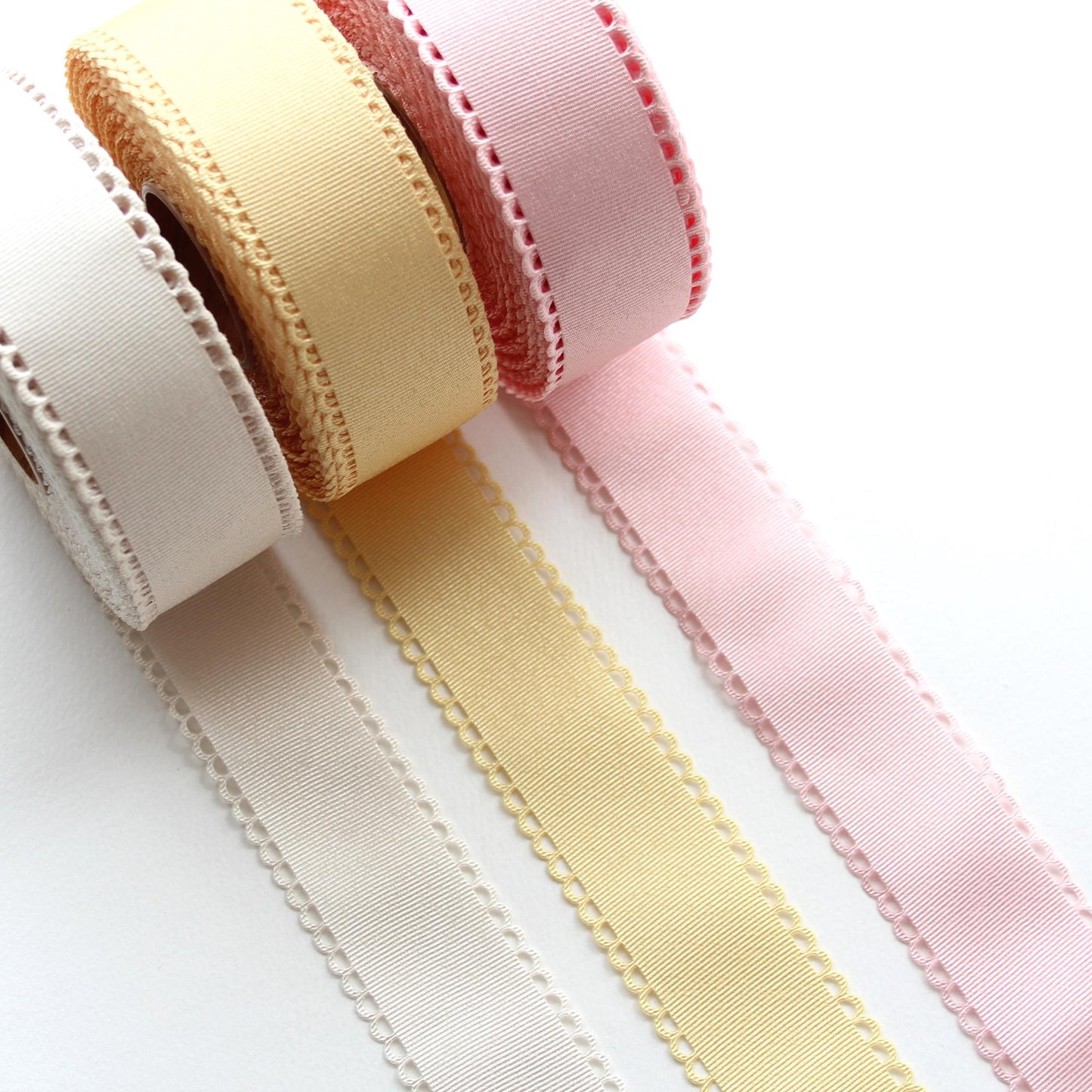 Scalloped Edge Grosgrain Ribbon, Hair Bow Supply, Craft Material (5 Yards)