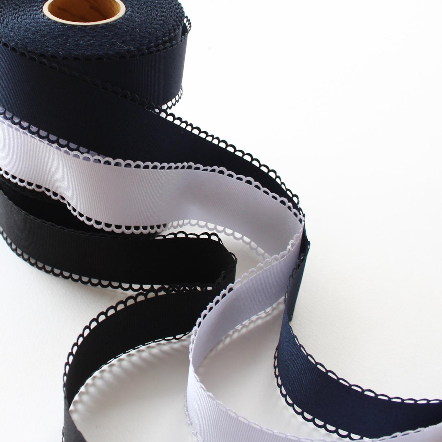 Scalloped Edge Grosgrain Ribbon, Hair Bow Supply, Craft Material (5 Yards)