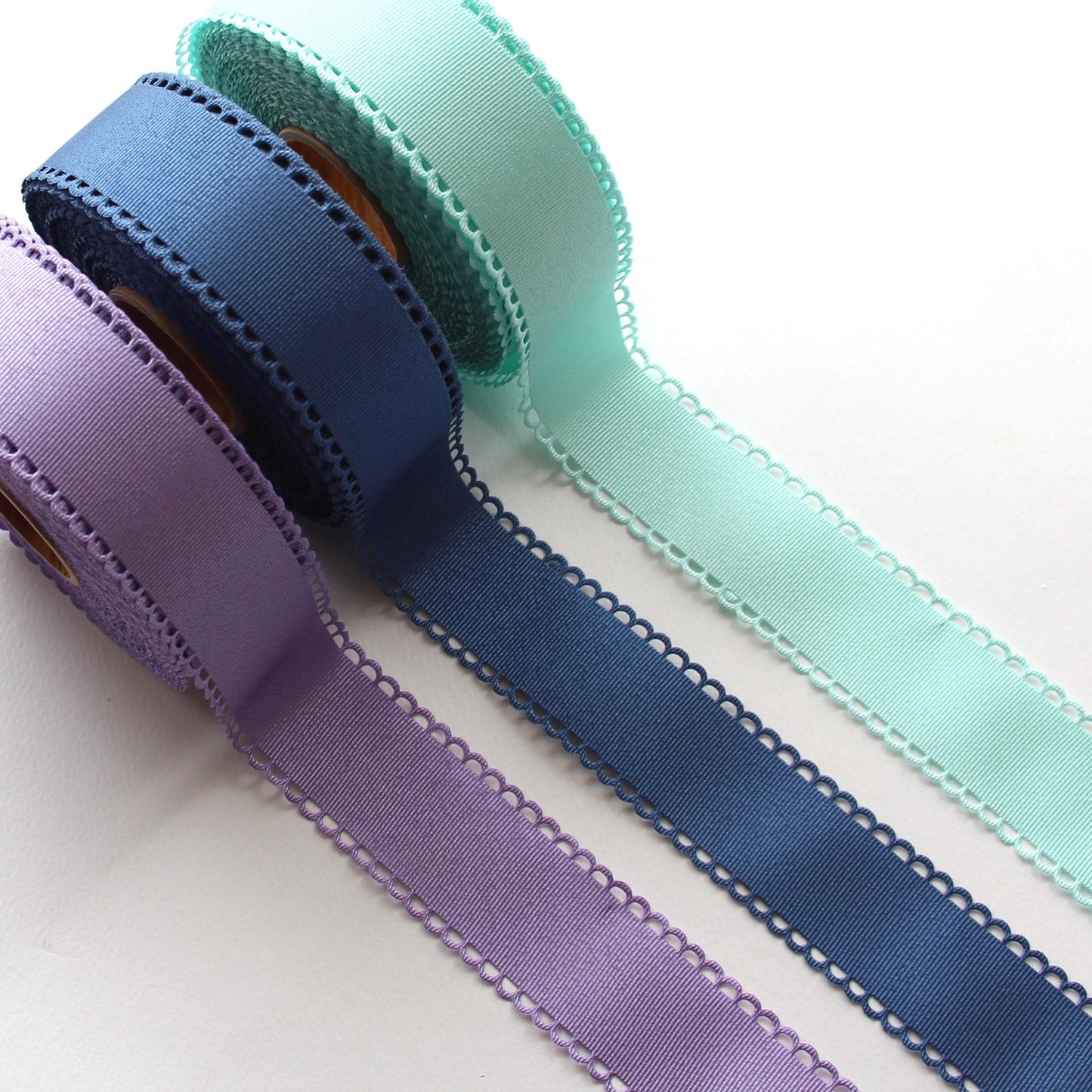 Scalloped Edge Grosgrain Ribbon, Hair Bow Supply, Craft Material (5 Yards)