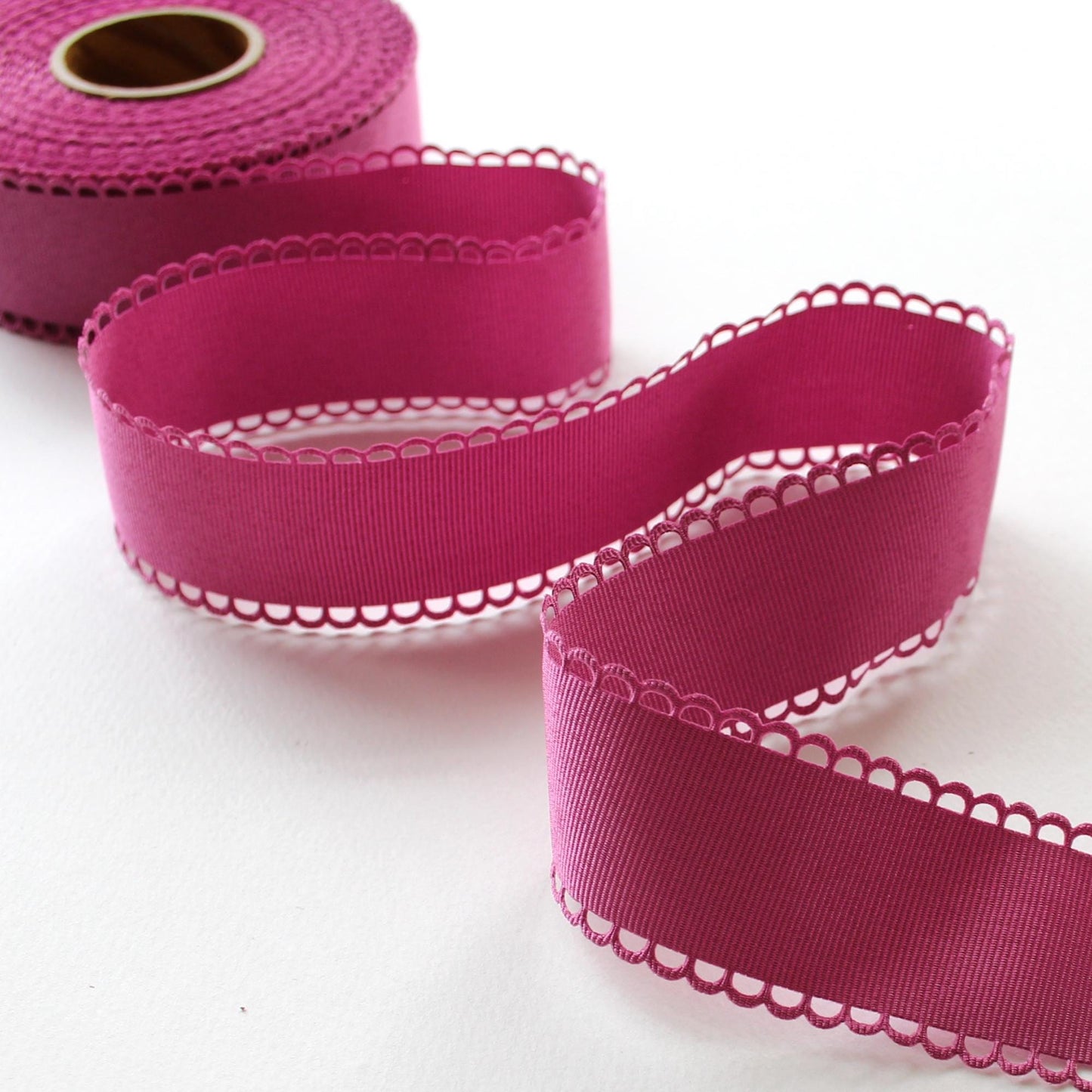 Scalloped Edge Grosgrain Ribbon, Hair Bow Supply, Craft Material (5 Yards)