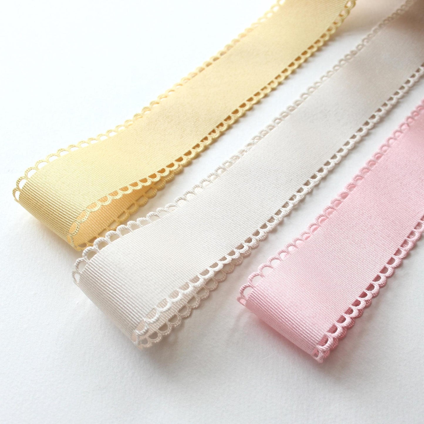Scalloped Edge Grosgrain Ribbon, Hair Bow Supply, Craft Material (5 Yards)