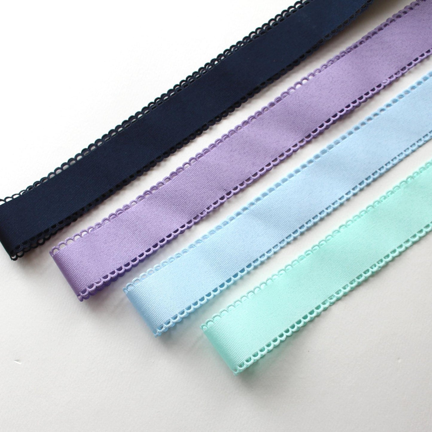 Scalloped Edge Grosgrain Ribbon, Hair Bow Supply, Craft Material (5 Yards)